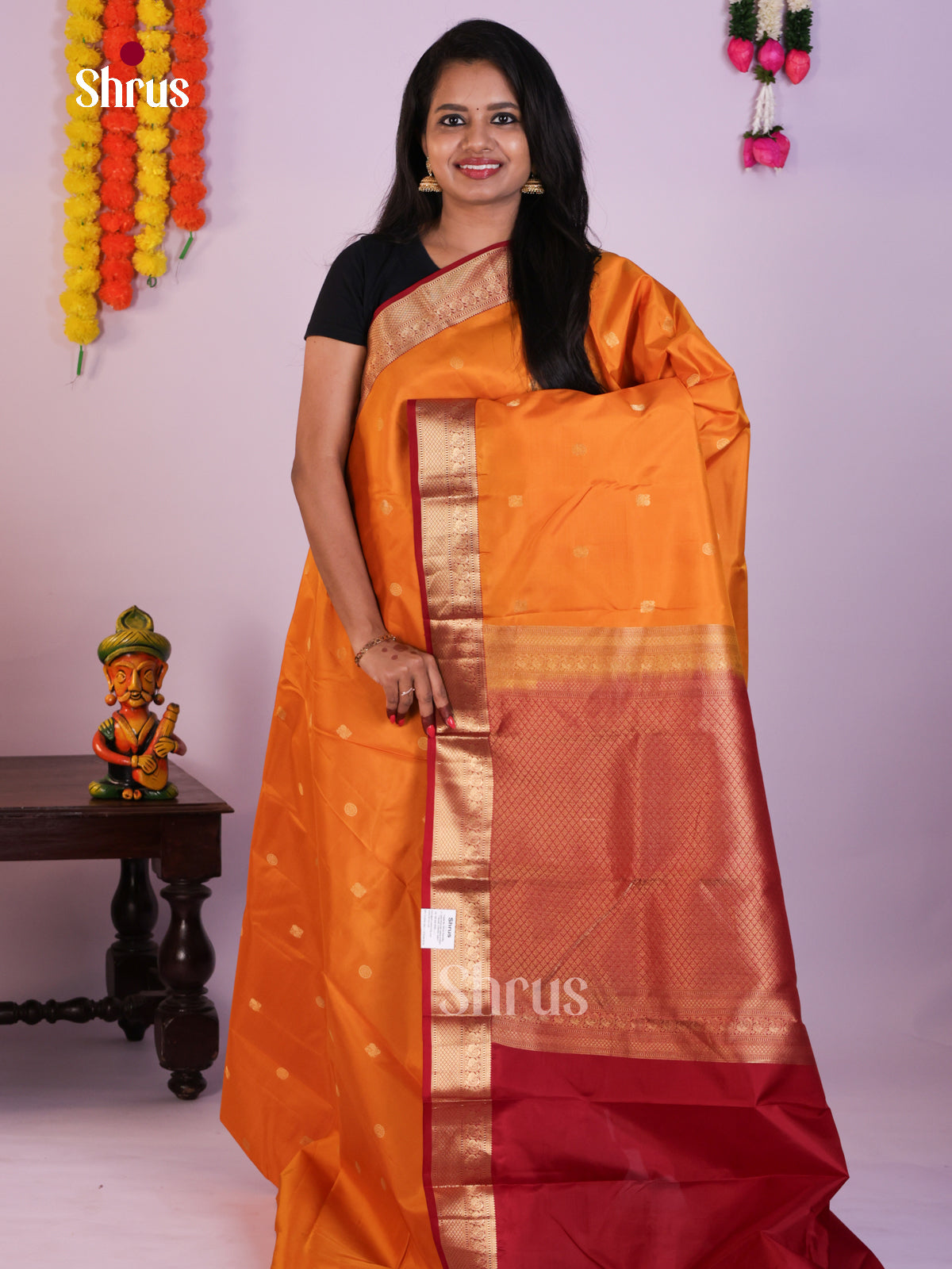 Sheeny Golden Mustard Kanjivaram Saree With Zari Buttas & Red Brocade Pallu