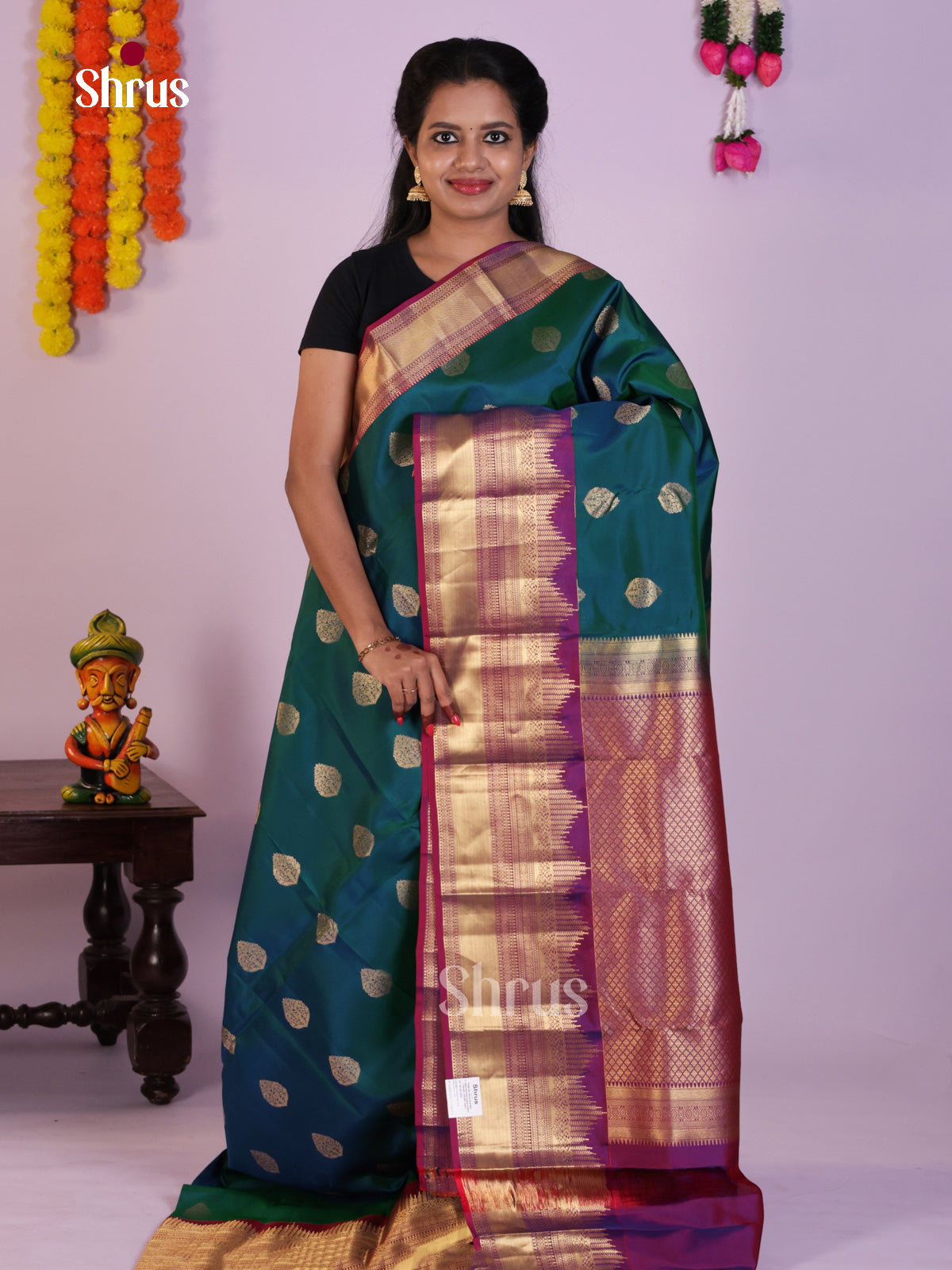 DLS16297 - Kanchipuram Butta design Saree