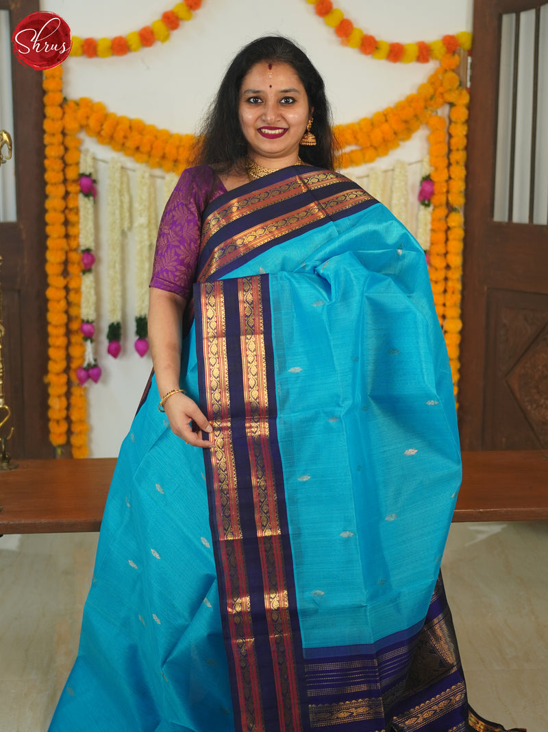 Navy blue and lime green checked Kanakavalli inspired silk cotton saree  with weave motifs #saree #blouse #hou… | Elegant saree, Saree designs,  Blouse design models