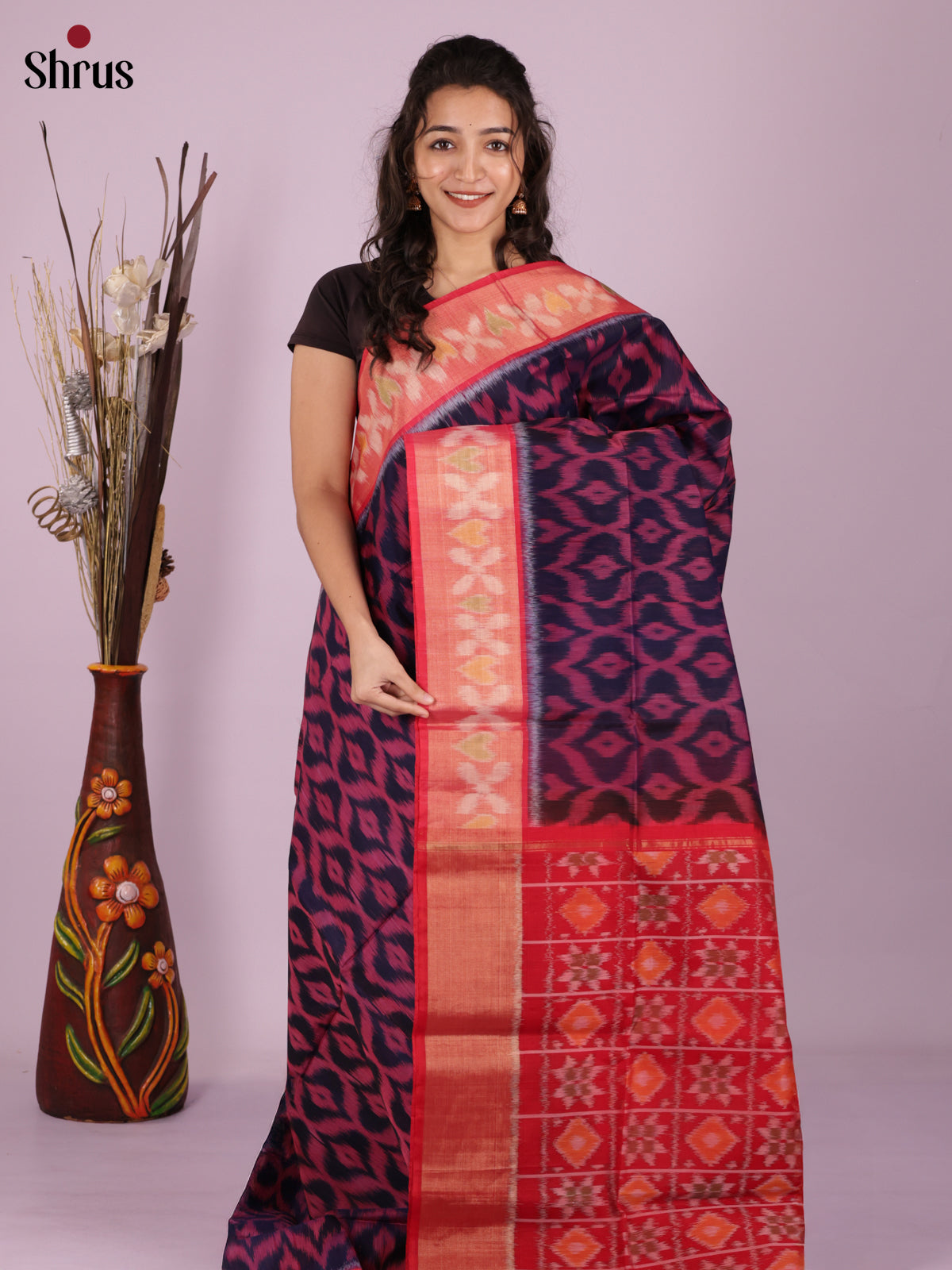 Buy Regal Dark Blue Pochampally Silk Cotton Saree With Diamond Ikat Motifs, Pink Border & Pallu