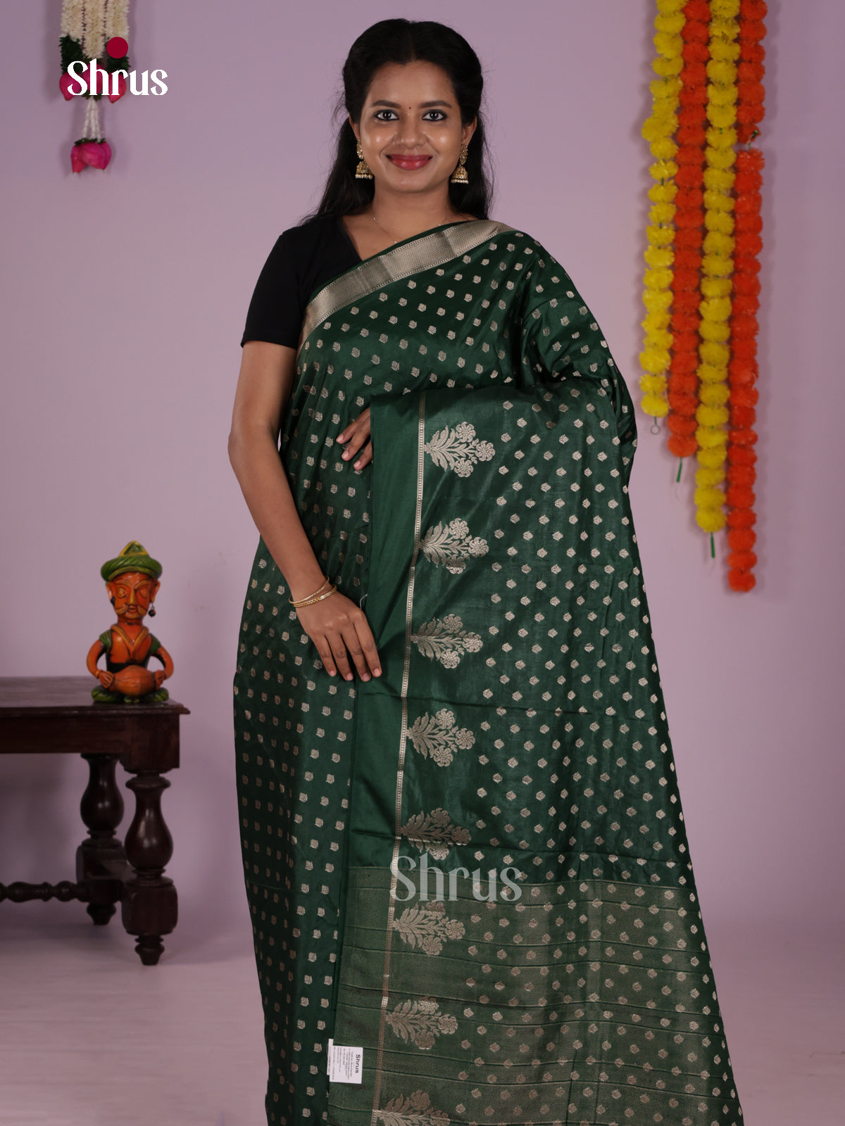 Buy Stunning Dark Green North Silk Cotton Saree With Golden Buttas, Self Border & Pallu