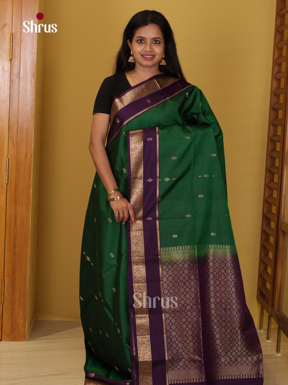 Buy Splendid Deep Green Soft Silk Saree With Golden Buttas, Purple Rettapet Zari Border & Brocade Pallu