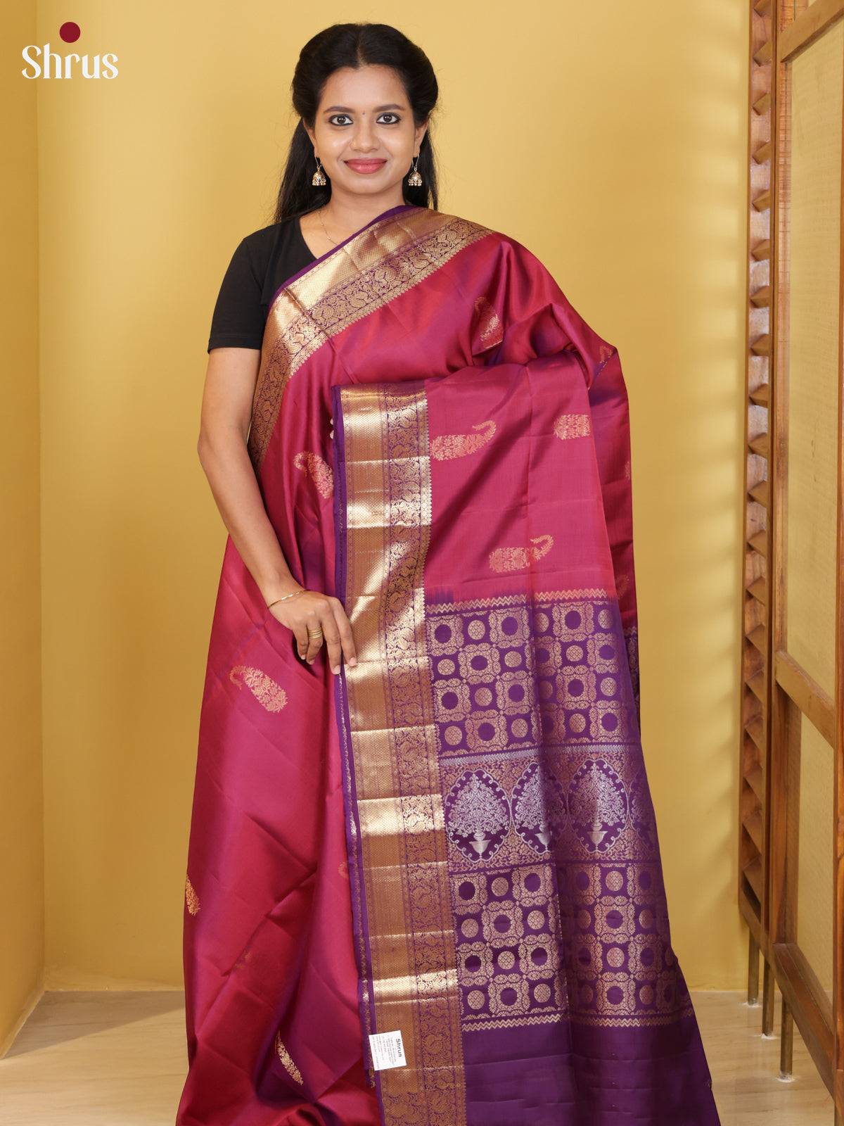 Buy Classic Deep Magenta Kanchipuram Silk Saree With Paisley Mango Motifs & Purple Zari Pallu