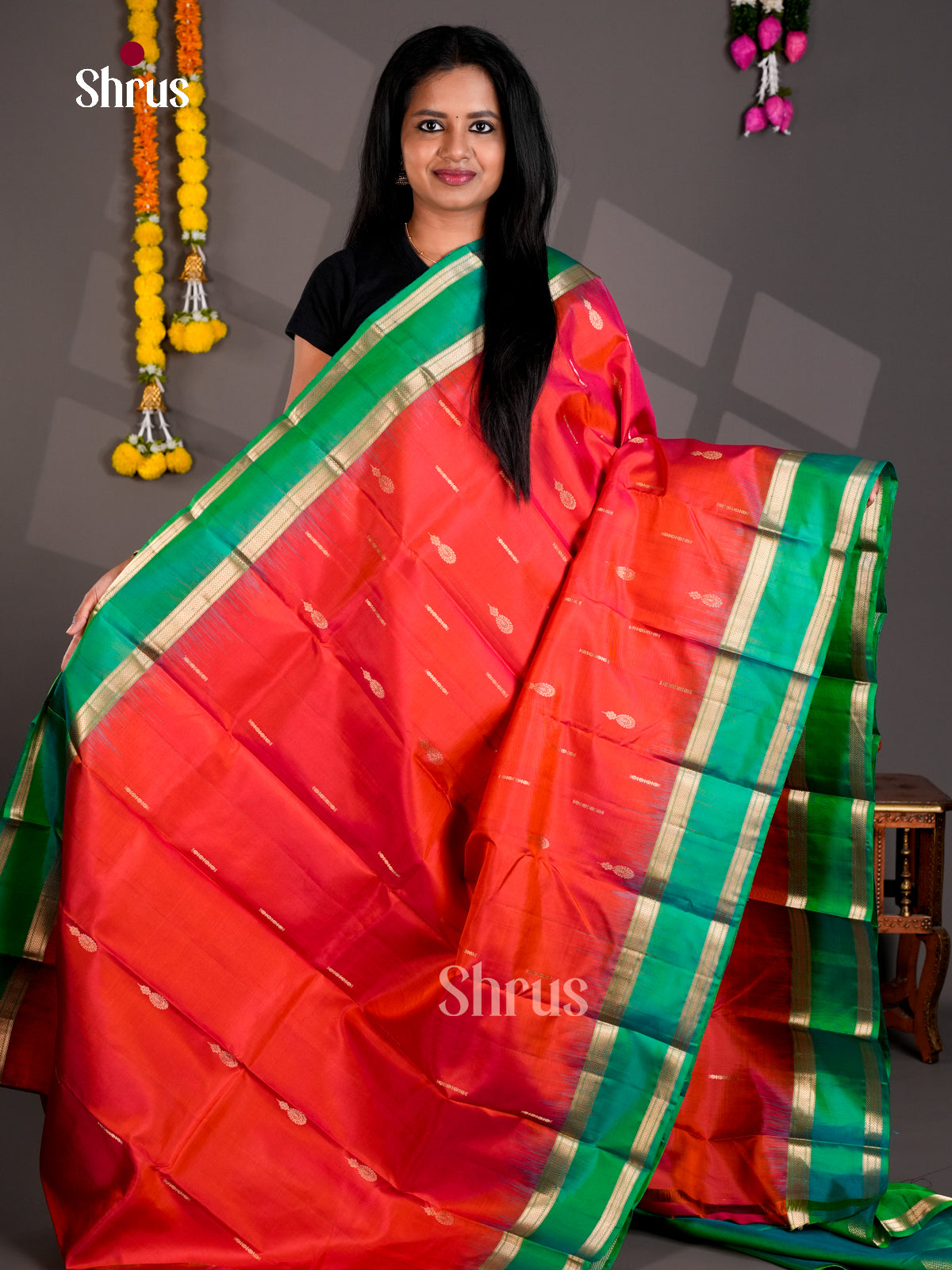 Buy Fiery Dual-Tone Orange Kanchipuram  Saree With Paisley Inspired Buttas & Green Brocade Pallu