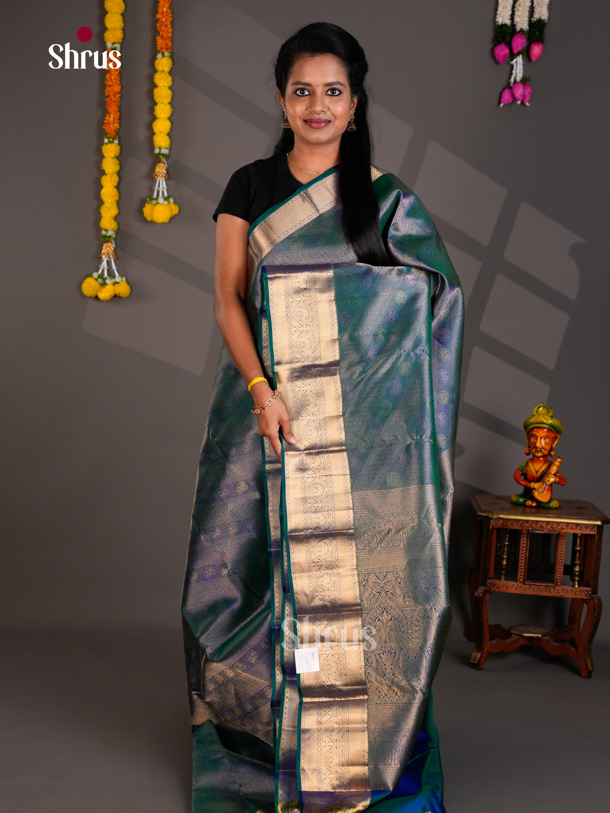 Buy Pretty Dual Shaded Peacock Blue Kanchipuram Silk Saree with Zari Brocade & Traditional Border