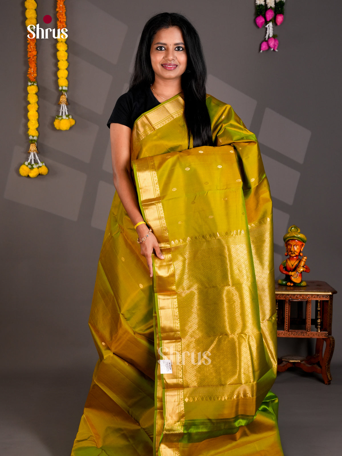 Buy Classy Dual Tone Mustard Kanchipuram Saree With golden Buttas, Kaddi Zari Border & Pallu