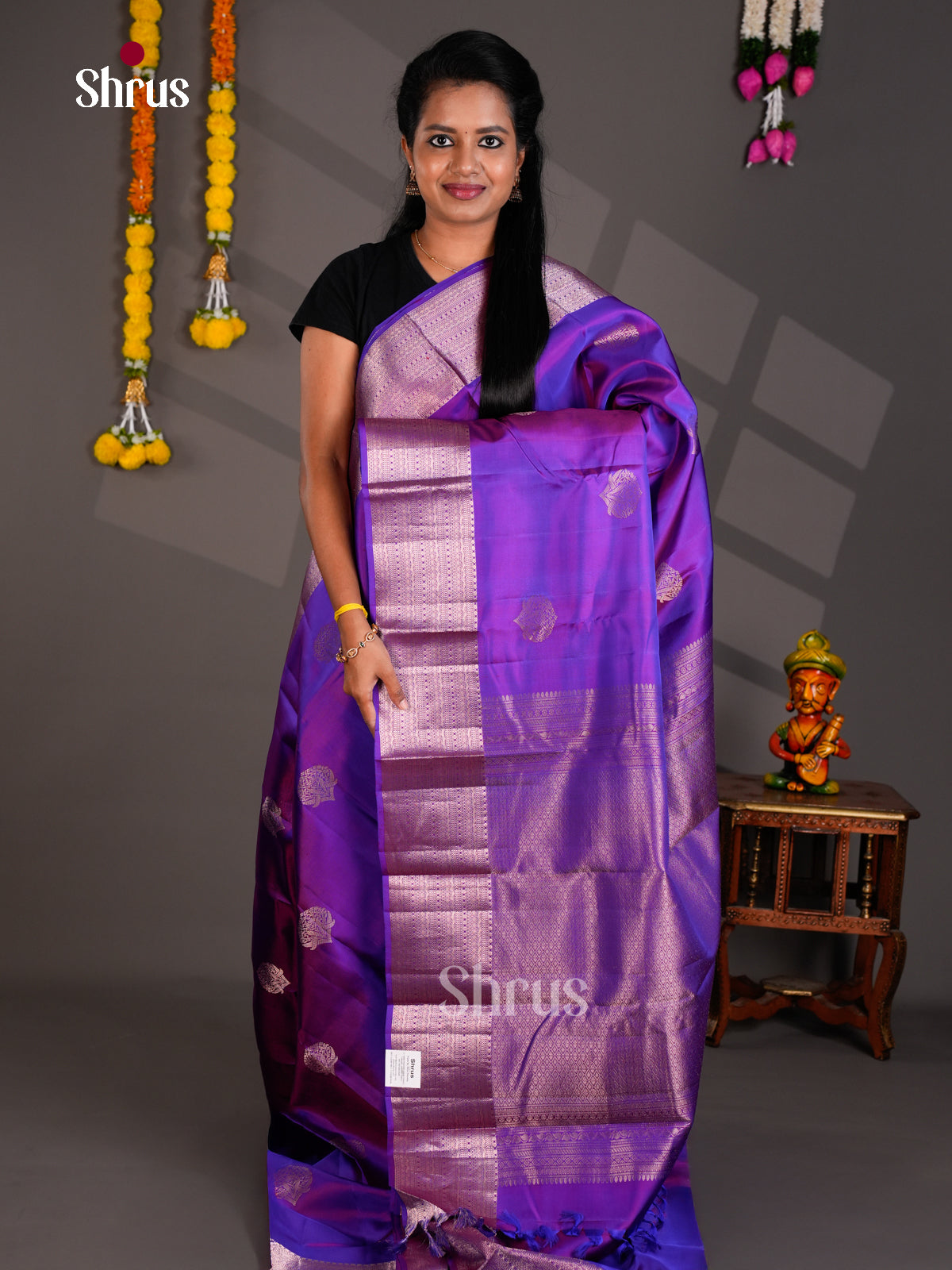 Buy Vibrant Dual Tone Purple Kanchipuram Silk Saree with Floral Motifs, Traditional Zari Border & Pallu