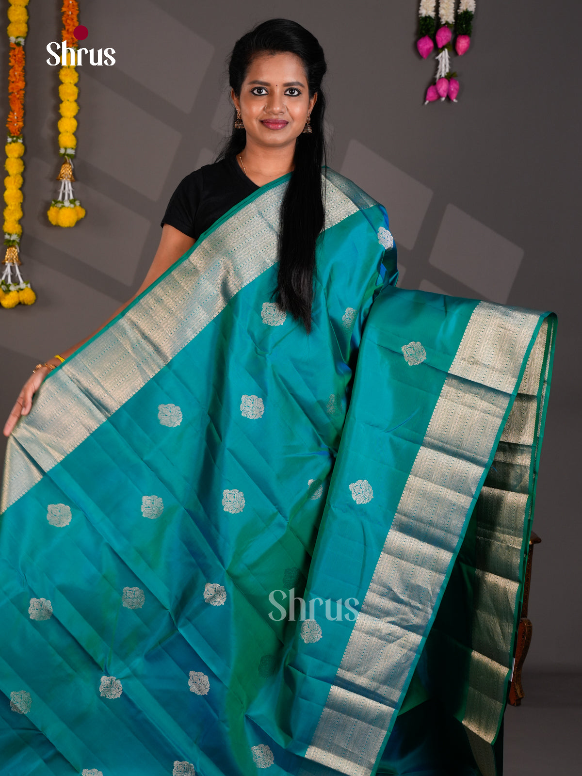 Buy Alluring Dual Tone Teal Kanchipuram Saree With Silver Motifs, Traditional Border & Brocade Pallu 