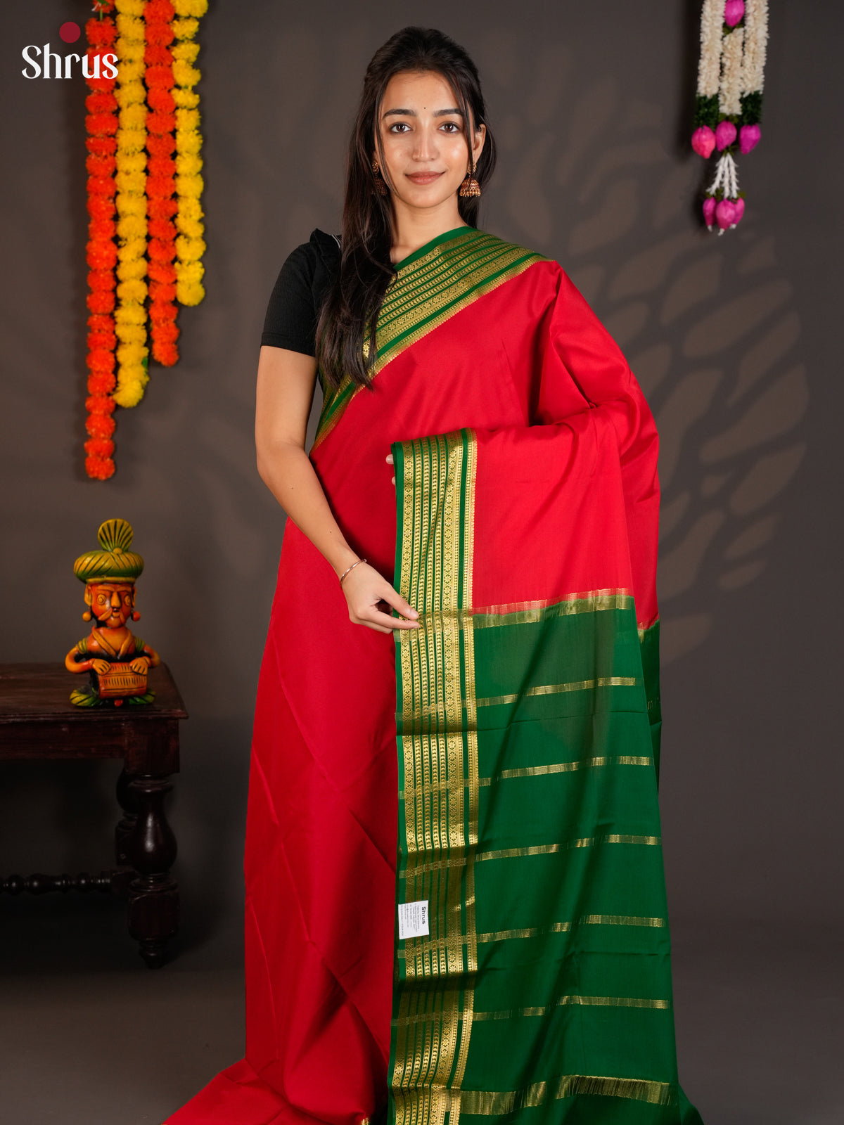 Pretty Red & Green  Mysore Silk Saree with contrast zari border -EAS09123