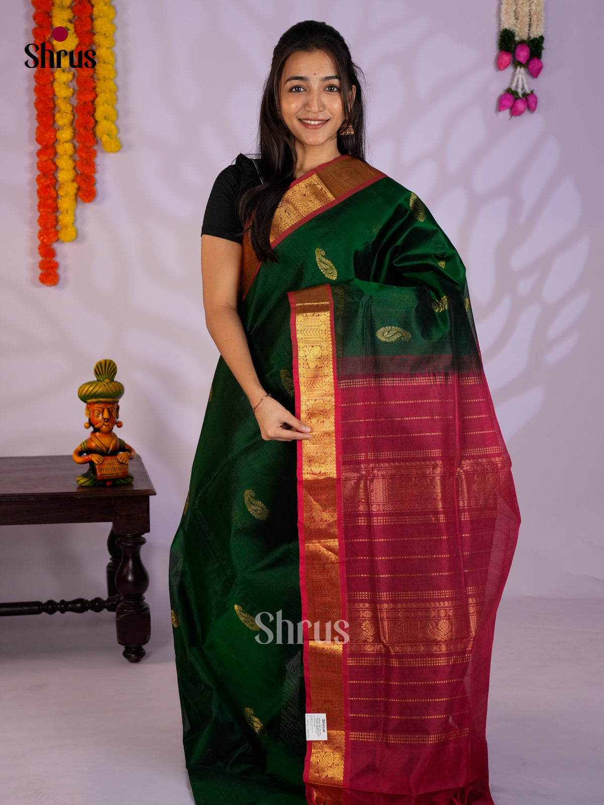 Classy Green & Maroon  Silk Cotton Saree with zari paisleys motifs -EAS13294