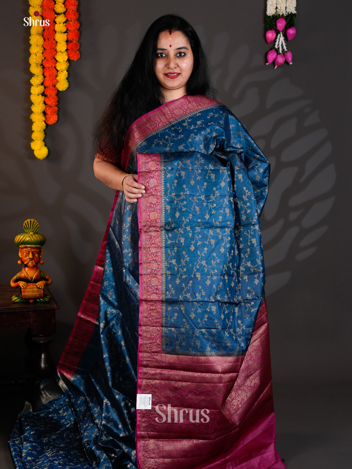 Gorgeous Blue & Pink  Banarasi Tussar Saree with zari flroal nestling brocade - EAS20041