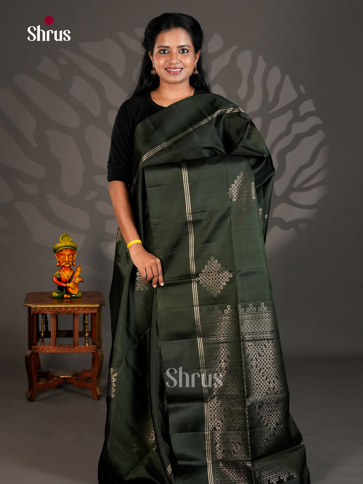 Soft Silk Saree - ECS19015 - Shop on Shrus.com