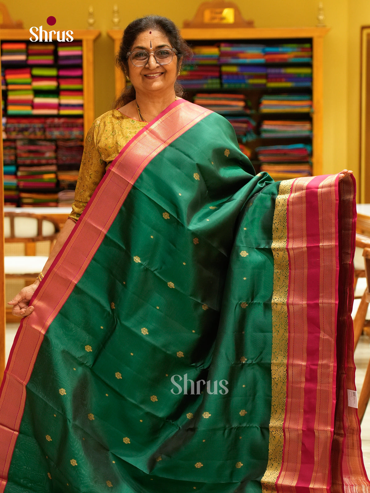 Green Kanchipuram Silk Saree with Floral Buttas | Pink Contrast Border — EFS27297