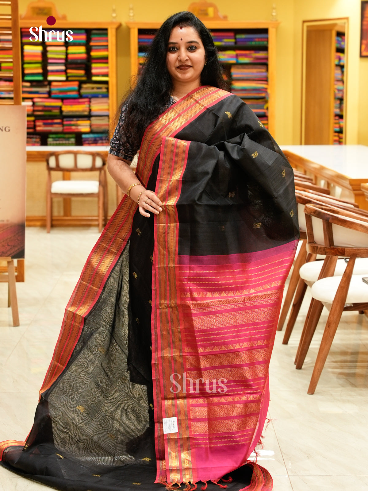 Black and White Silk Cotton Saree with Leaf Buttas | Pink Korvai Small Border