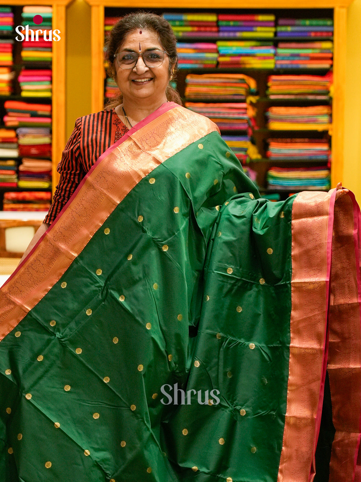 Dark Green Halfpure Kanchipuram Silk Saree with Floral Buttas | Pink Contrast Border — Contrast Border with Motifs