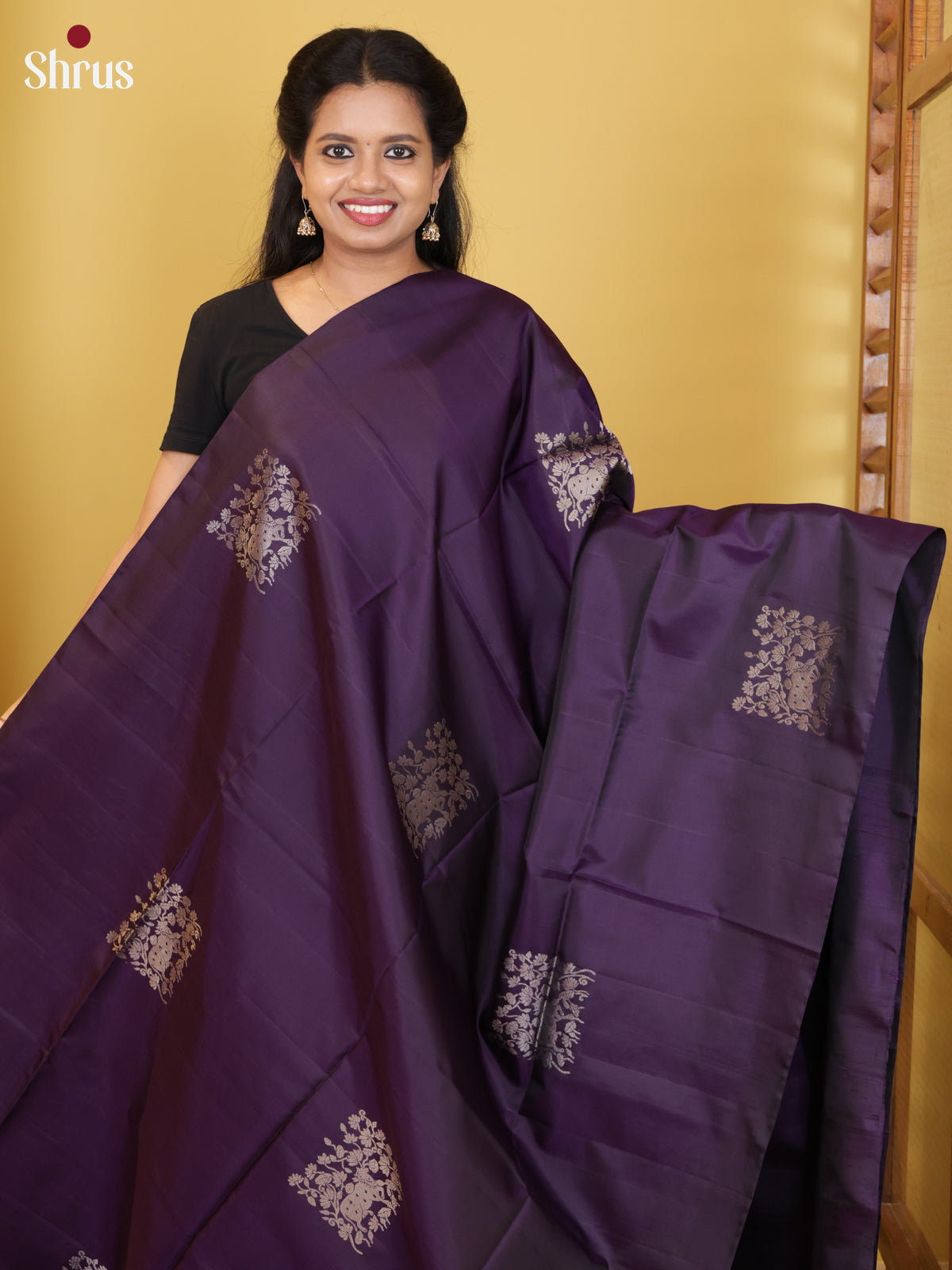 Buy Majestic Eggplant Purple Borderless Pure Soft Silk Saree With Square Floral Medallion & Brocade Pallu