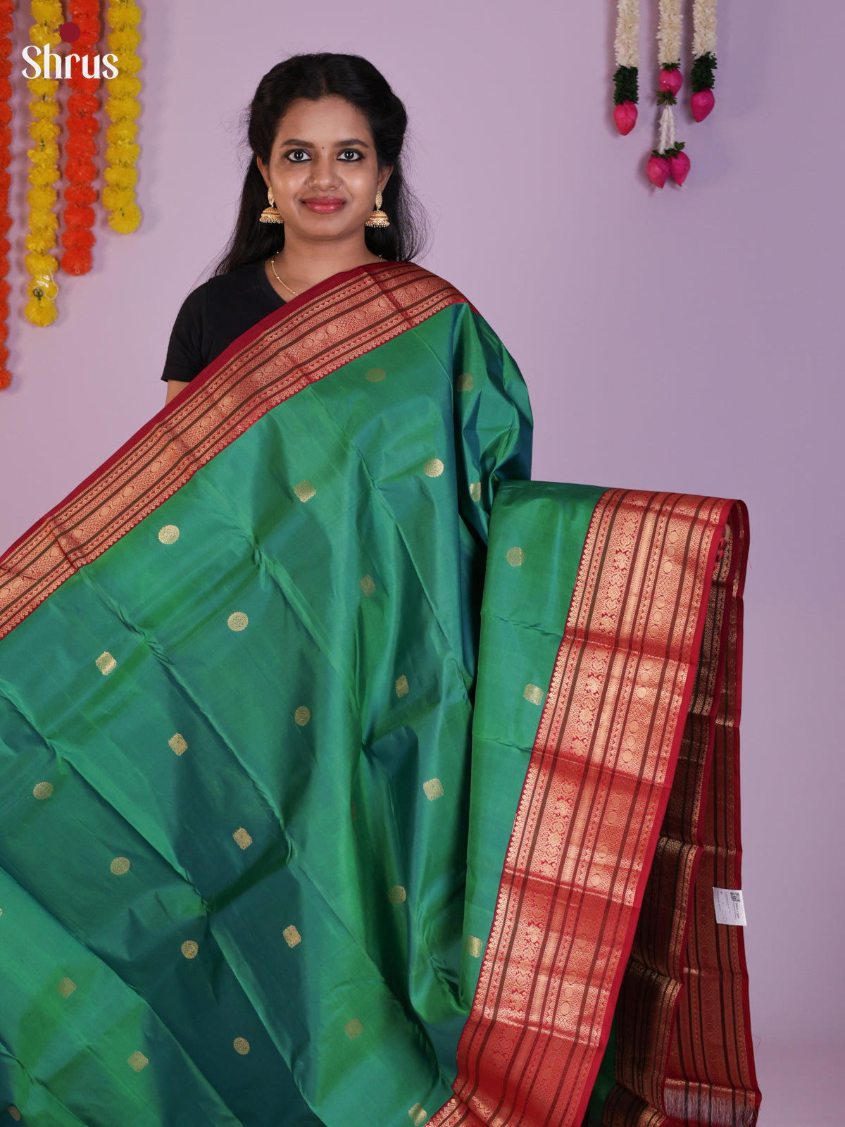 Buy Timeless Green Kanchipuram Saree With Golden Buttas, Red Zari Striped Border & Brocade Pallu