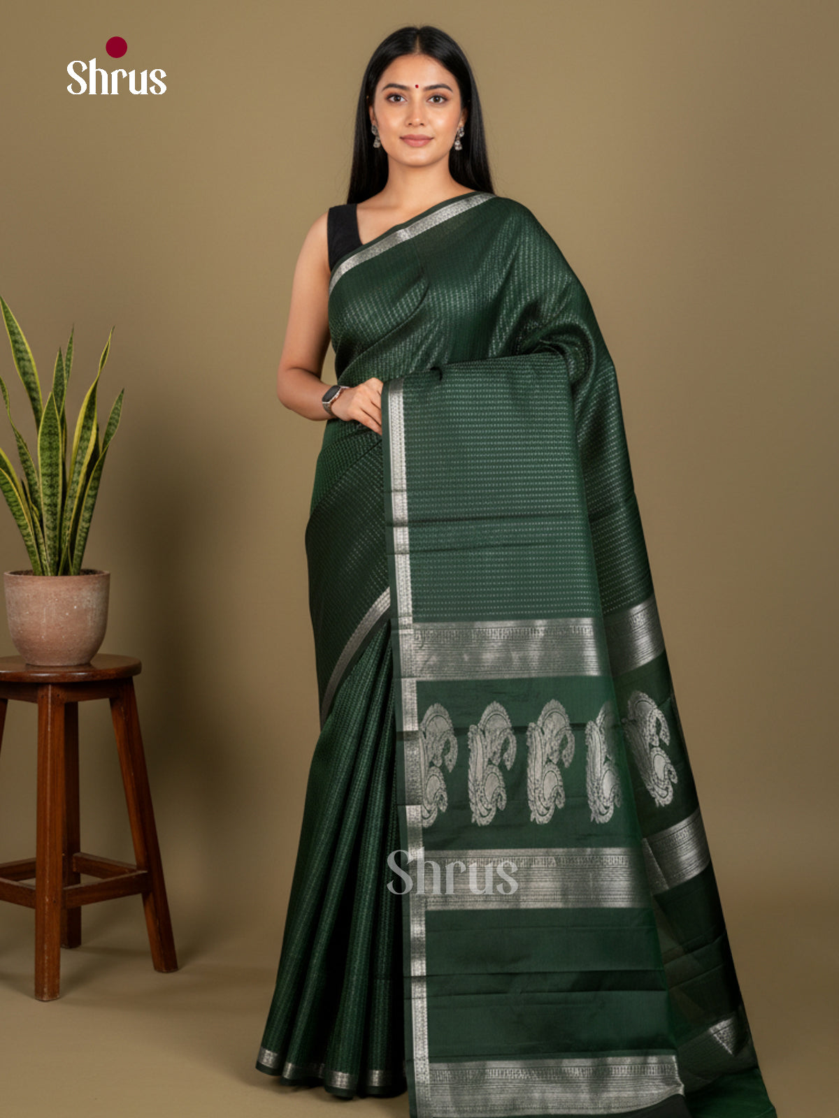 Buy Classy Green Kanchipuram silk Saree with Dotted Stripes Pattern, Silver Border & Paisley Pallu