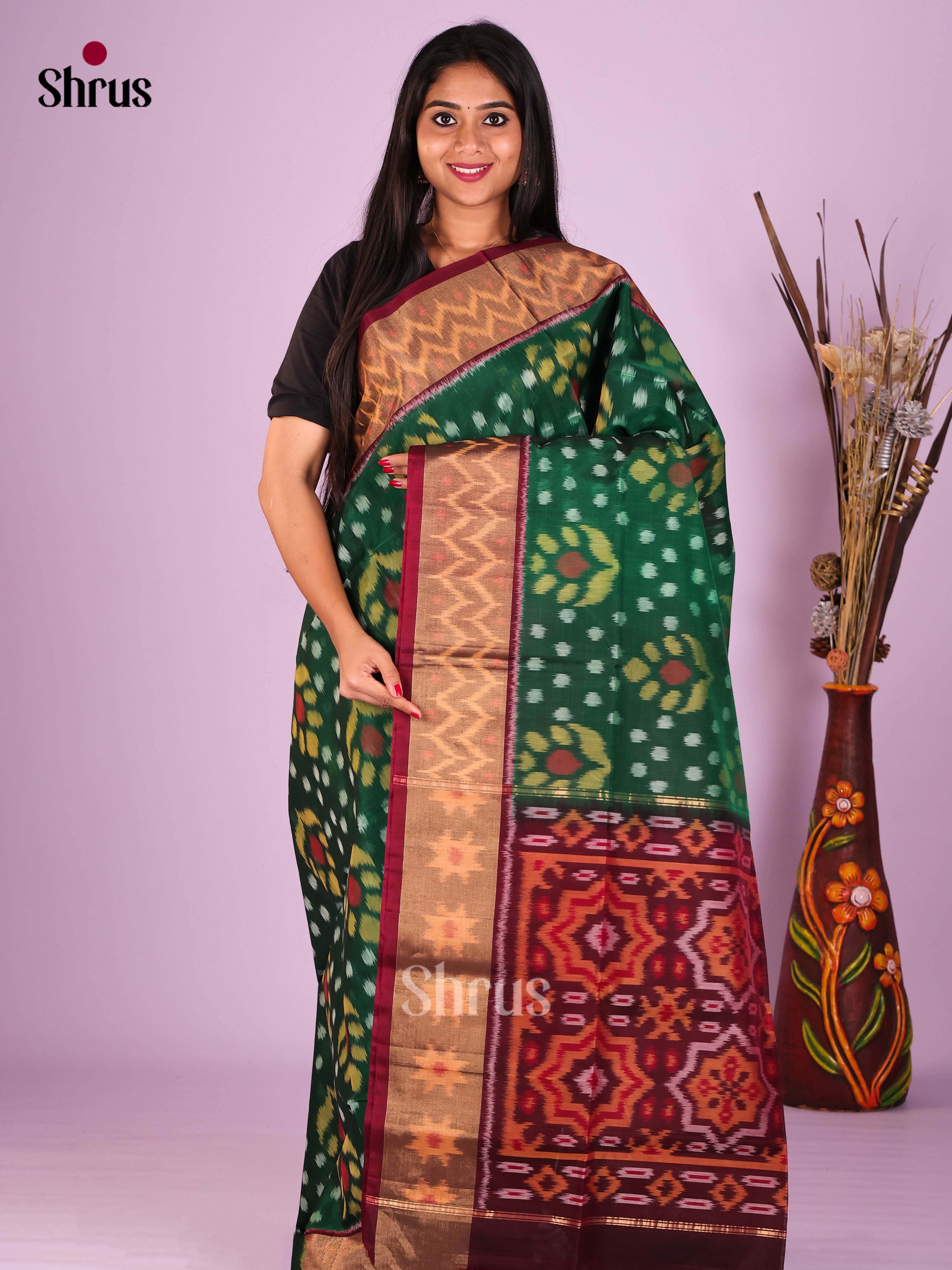 Buy Chic Green Pochampally Silk Cotton Saree With Floral Ikat Motifs, Wine Border & Pallu