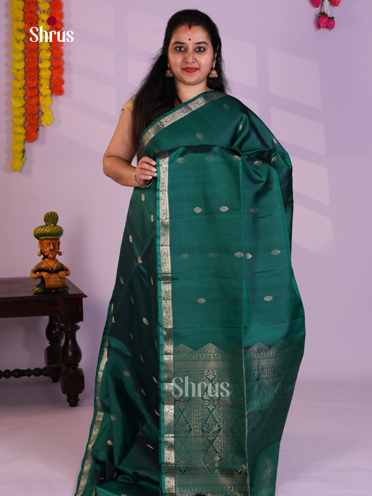 Buy Serene Green Soft Silk Saree with Golden Buttas, Thin Zari Border & Brocade Pallu