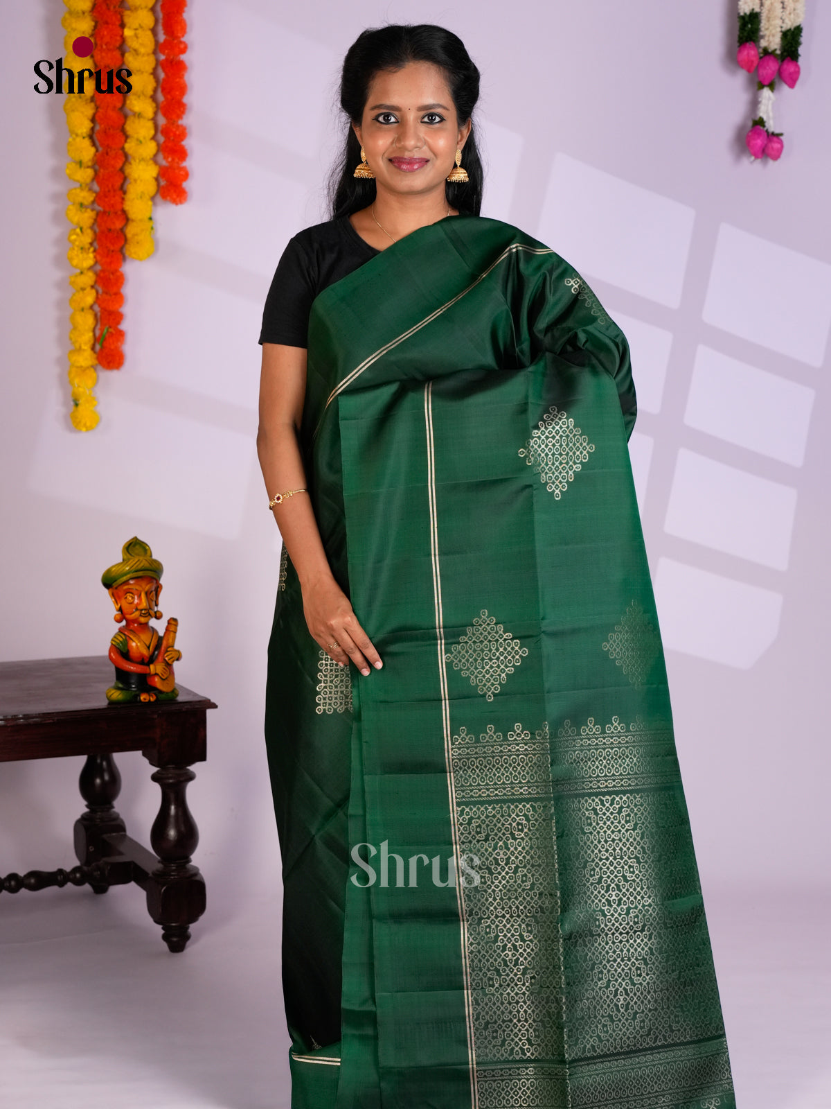 Buy Classy Green Soft Silk Saree with Golden Kolam Motifs & Brocade Pallu