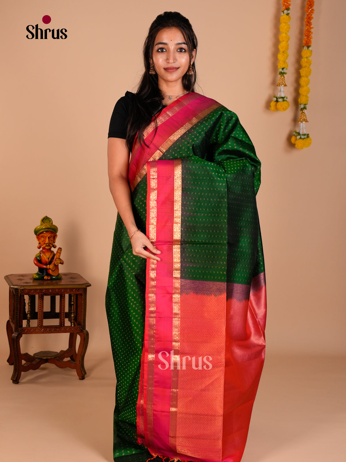 Buy Exquisite Green Soft Silk Saree with Intricate Zari Buttas & Orangish Pink Rettaipet Zari Border 
