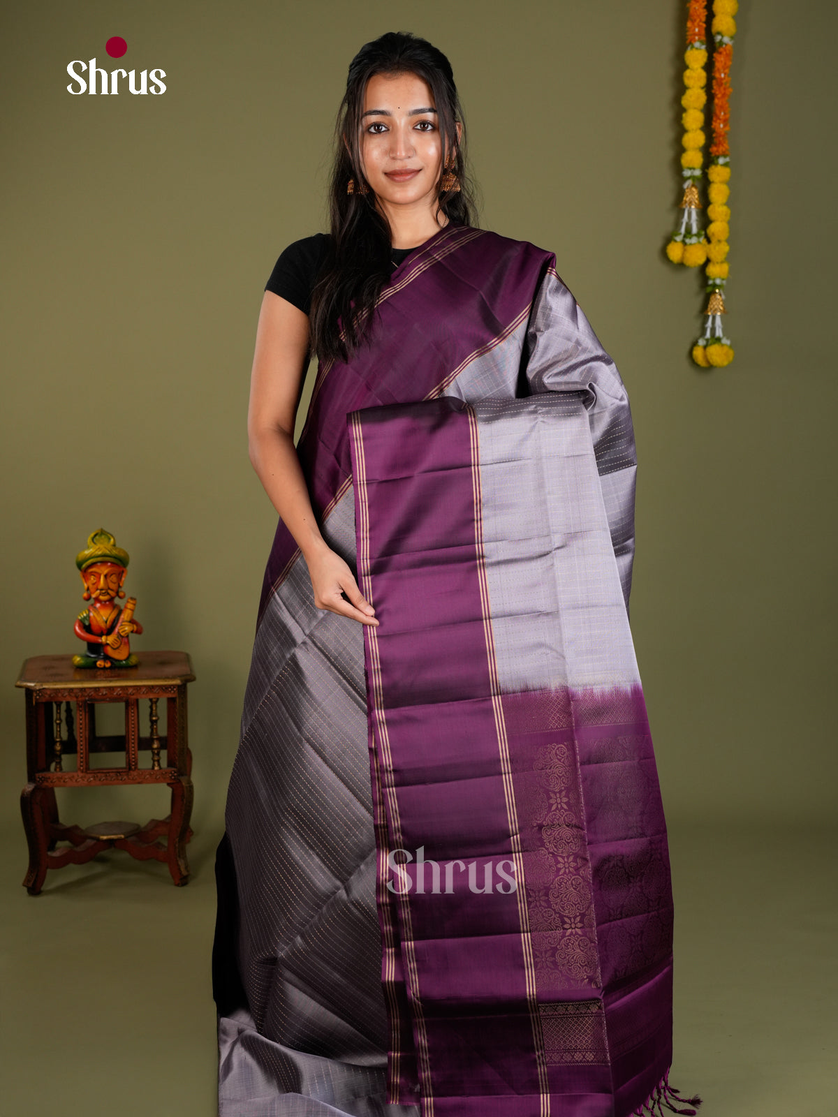 Buy Sheeny Grey Kanchipuram Silk Saree With Dotted Lines, Purple Rettaipet Border & Brocade Pallu
