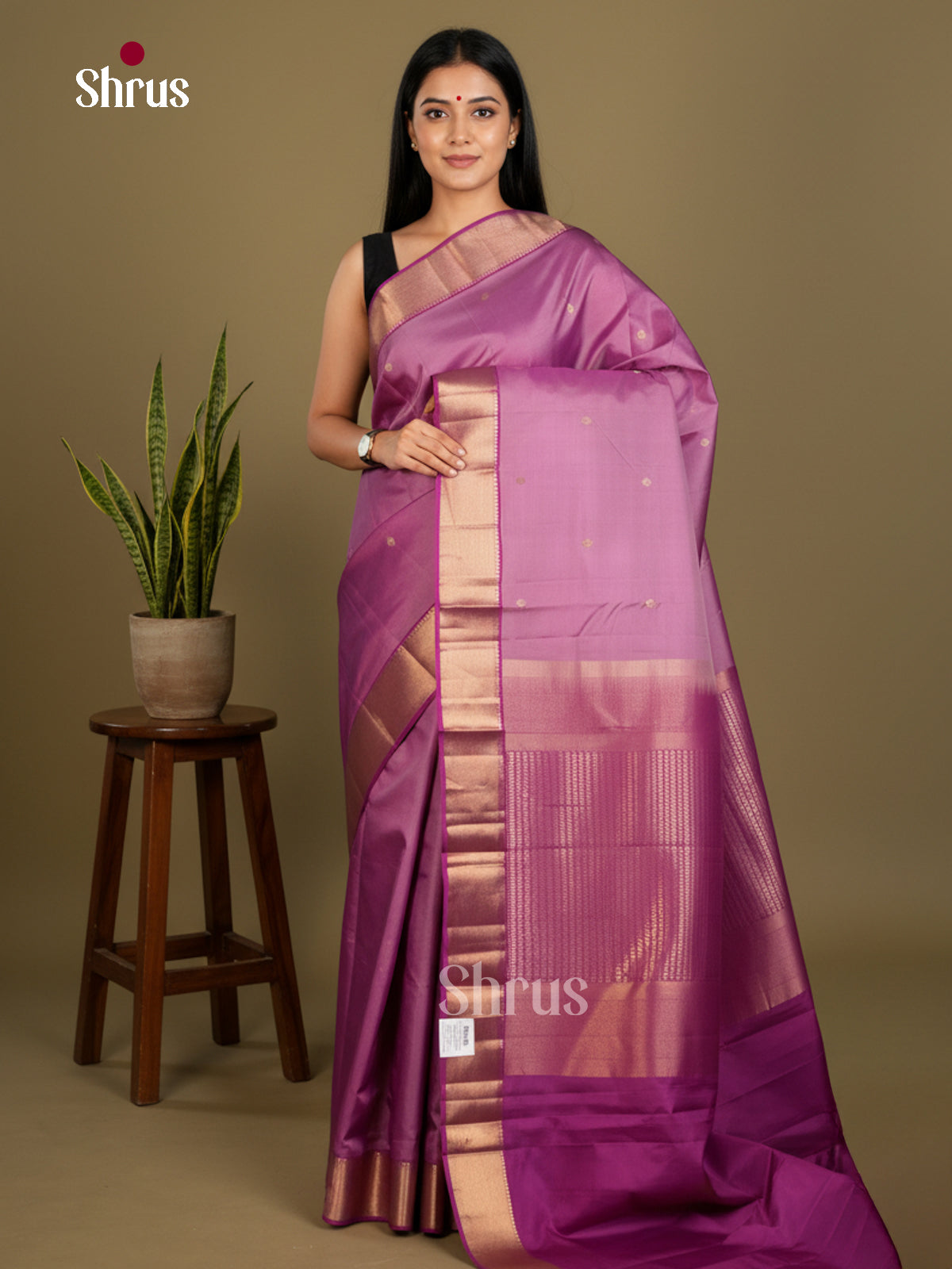 Buy Enchanting Lavender Kanchipuram Silk Saree with Gold Buttas, Kaddi Border & Purple Pallu