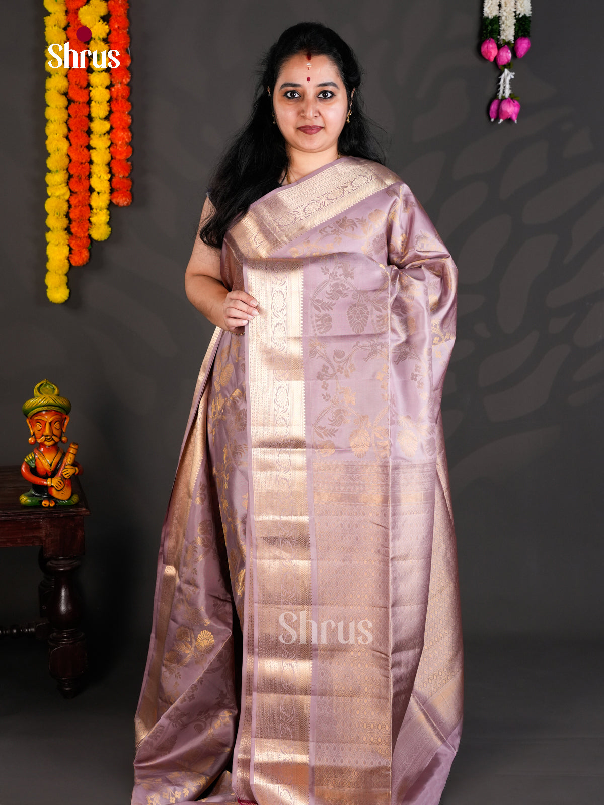 Buy Timeless Lavender Soft Silk Saree with Zari Floral Nestling & Brocade Pallu