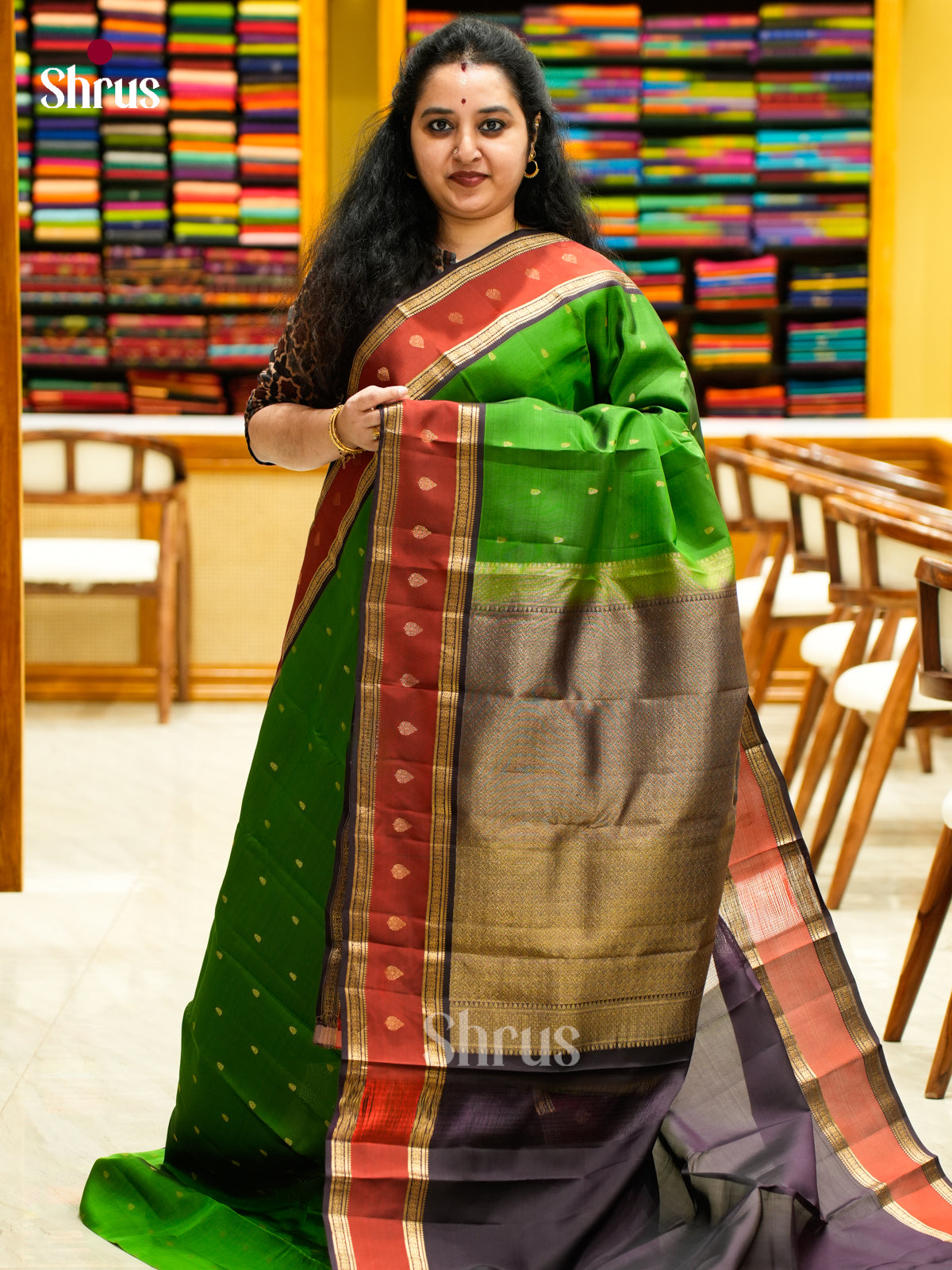 Vibrant Leaf Green Kanchipuram Saree With Leaf Buttas, Maroon Rettaipet Border & Dark Purple Zari Pallu