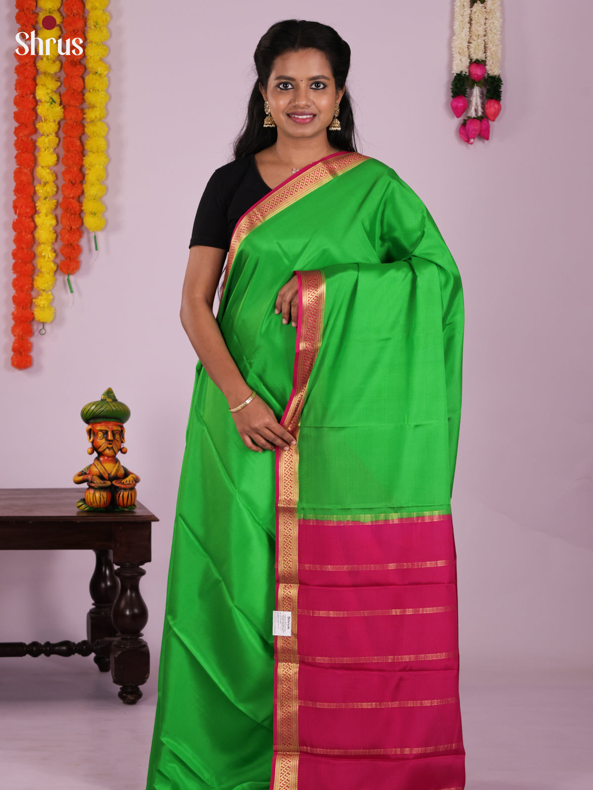Buy Vivid Leaf Green Mysore Silk Saree With Pink Zari Woven Border & Chit Pallu