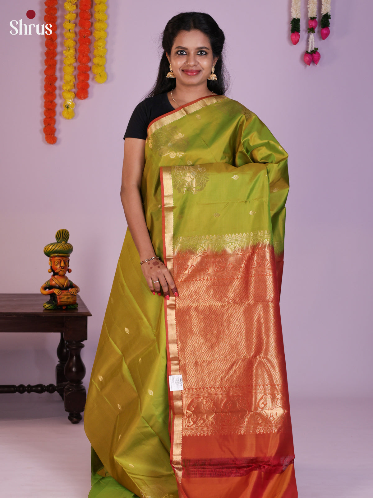 Buy Regal Light Green Kanchipuram Silk Saree With Golden Buttas, Brick Orange Border & Brocade Pallu