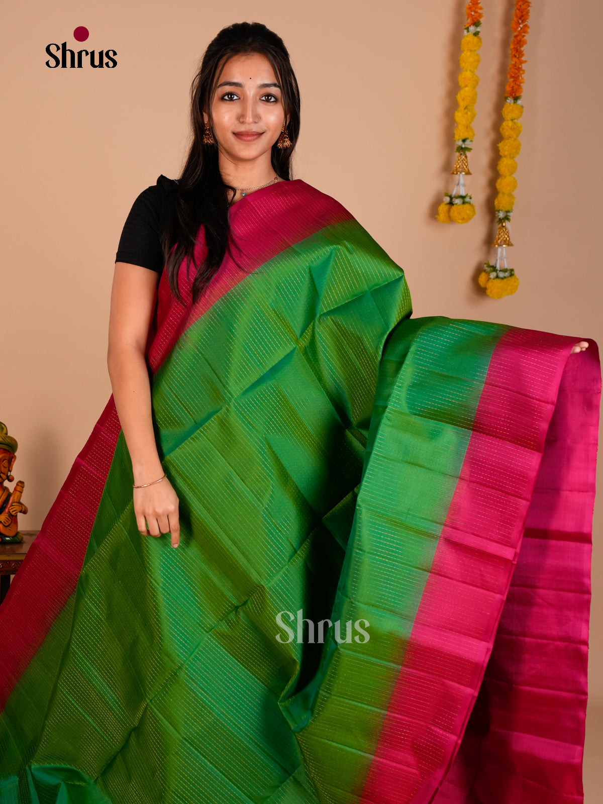 Buy Elegant Light Green Pure Soft Silk Saree with Dashed Lines Buttas & Pink Zari Brocade Pallu