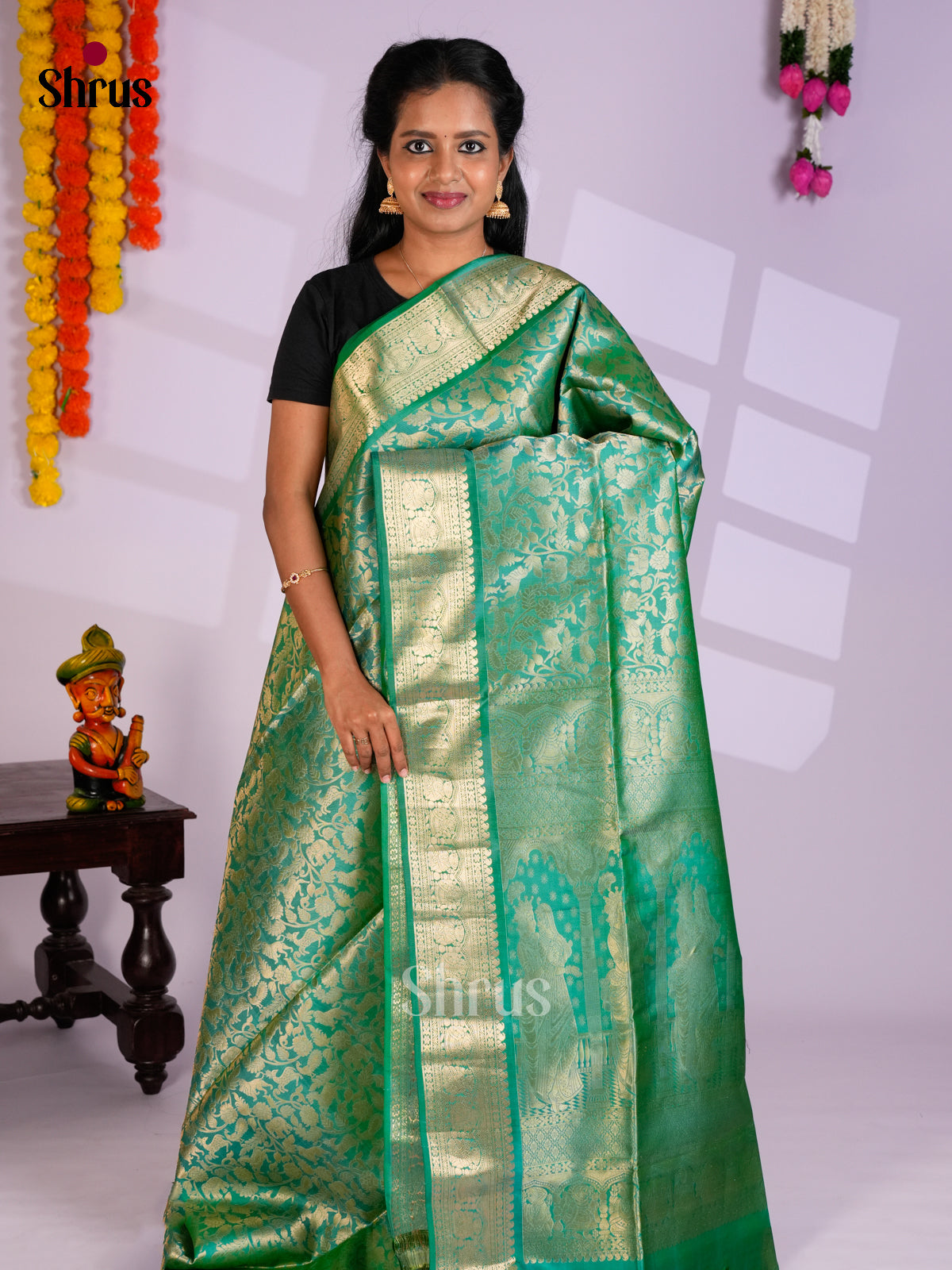 Buy Chic Light Green Soft Silk Saree With Vanashigaram Floral Nestling & Brocade Pallu