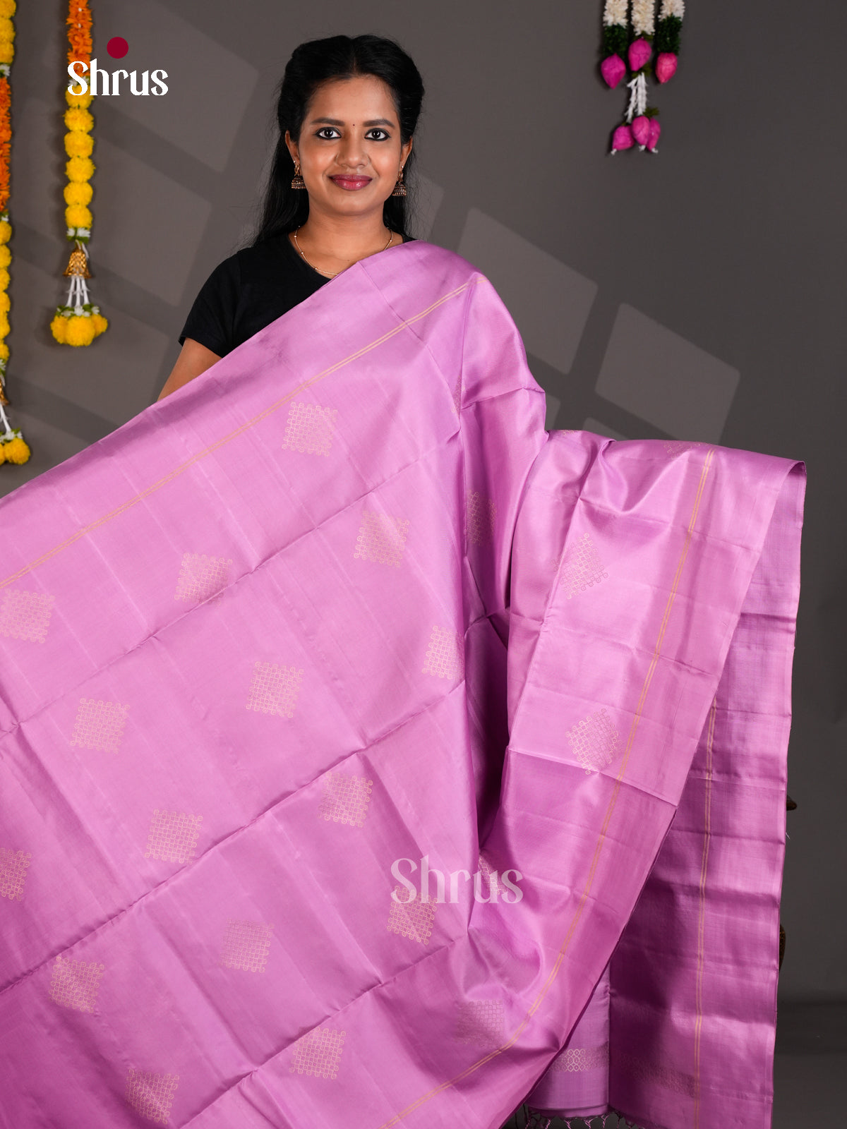 Buy Pretty Lilac Pure Soft Silk Saree With Zari Kolam Buttas, Plain Border & Intricately Woven Kolam Pallu