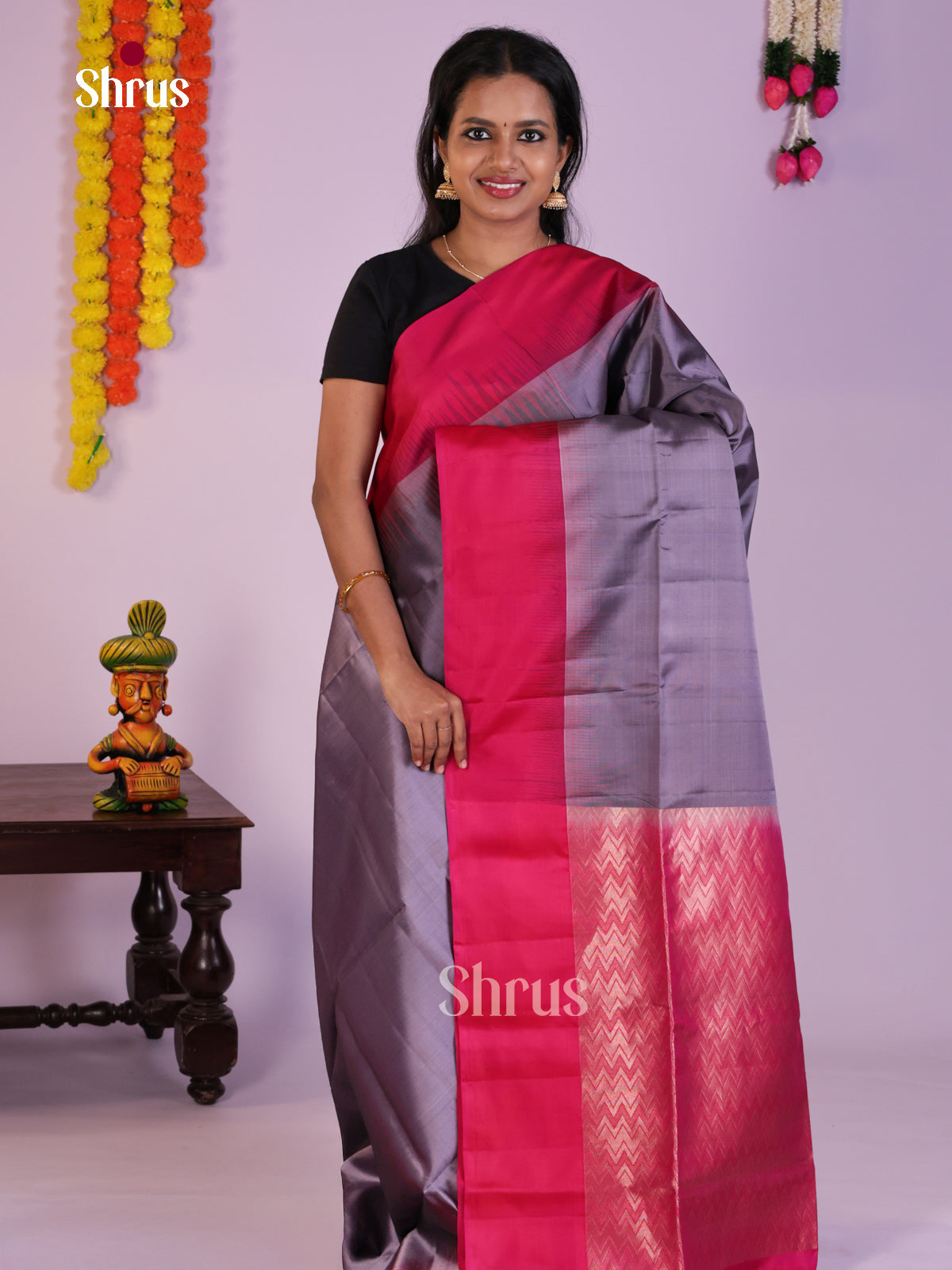 Buy Lilac Soft Silk Saree with Plain Body, Pink Border & Chevron Zari Brocade Pallu