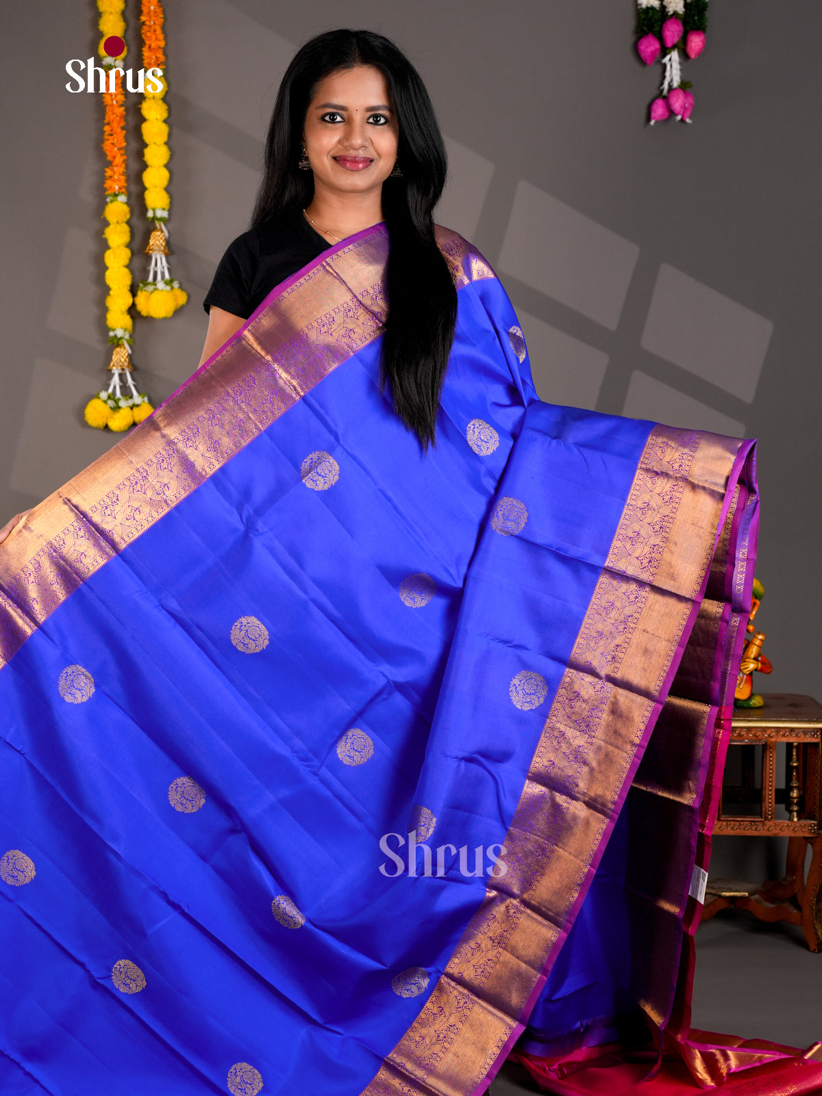 Buy Exquisite MS Blue Kanchipuram Saree With Floral Medallion Buttas & Pink Brocade Pallu