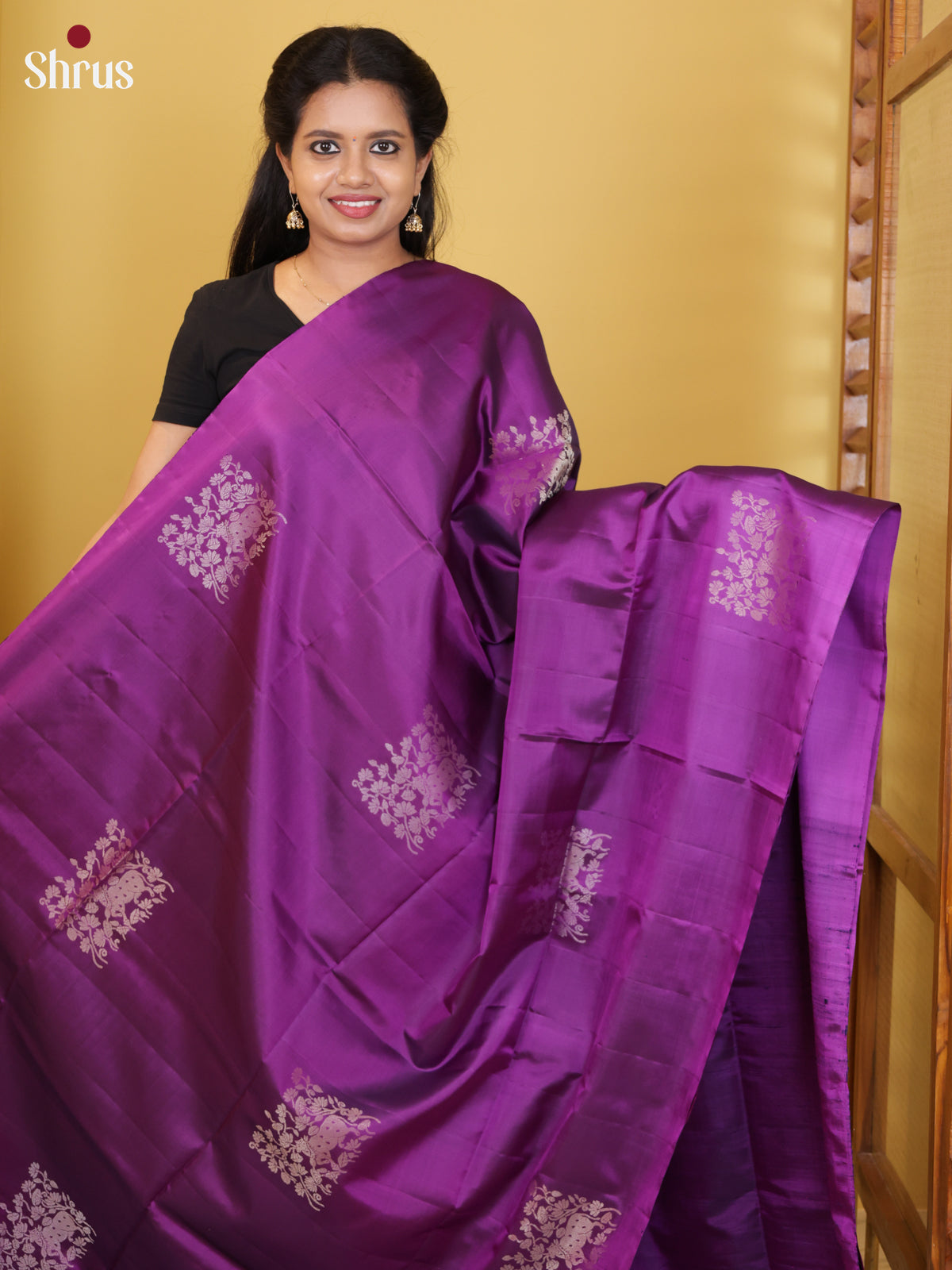 Buy Chic Magenta Borderless Pure Soft Silk Saree With Square Floral Medallion & Brocade Pallu