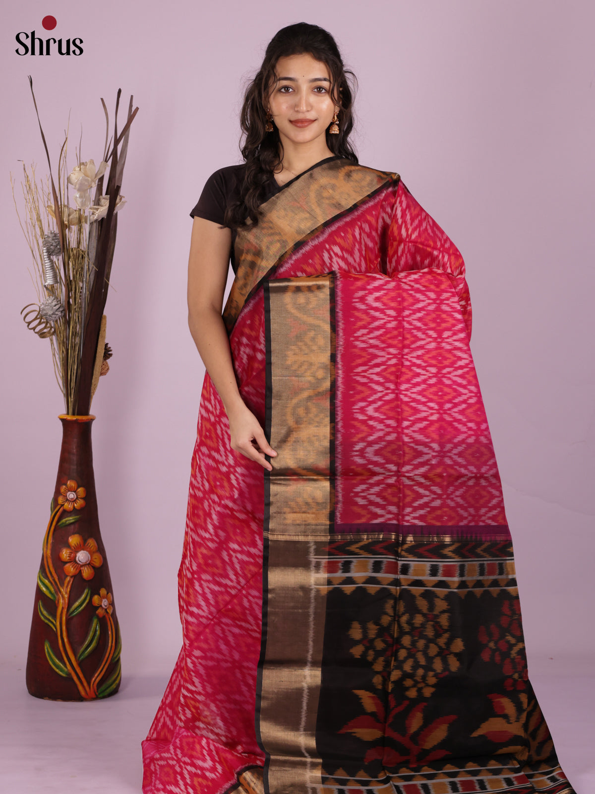 Buy Exquisite Magenta Silk Cotton Saree With Diamond Ikat Motifs, Black Border & Pallu