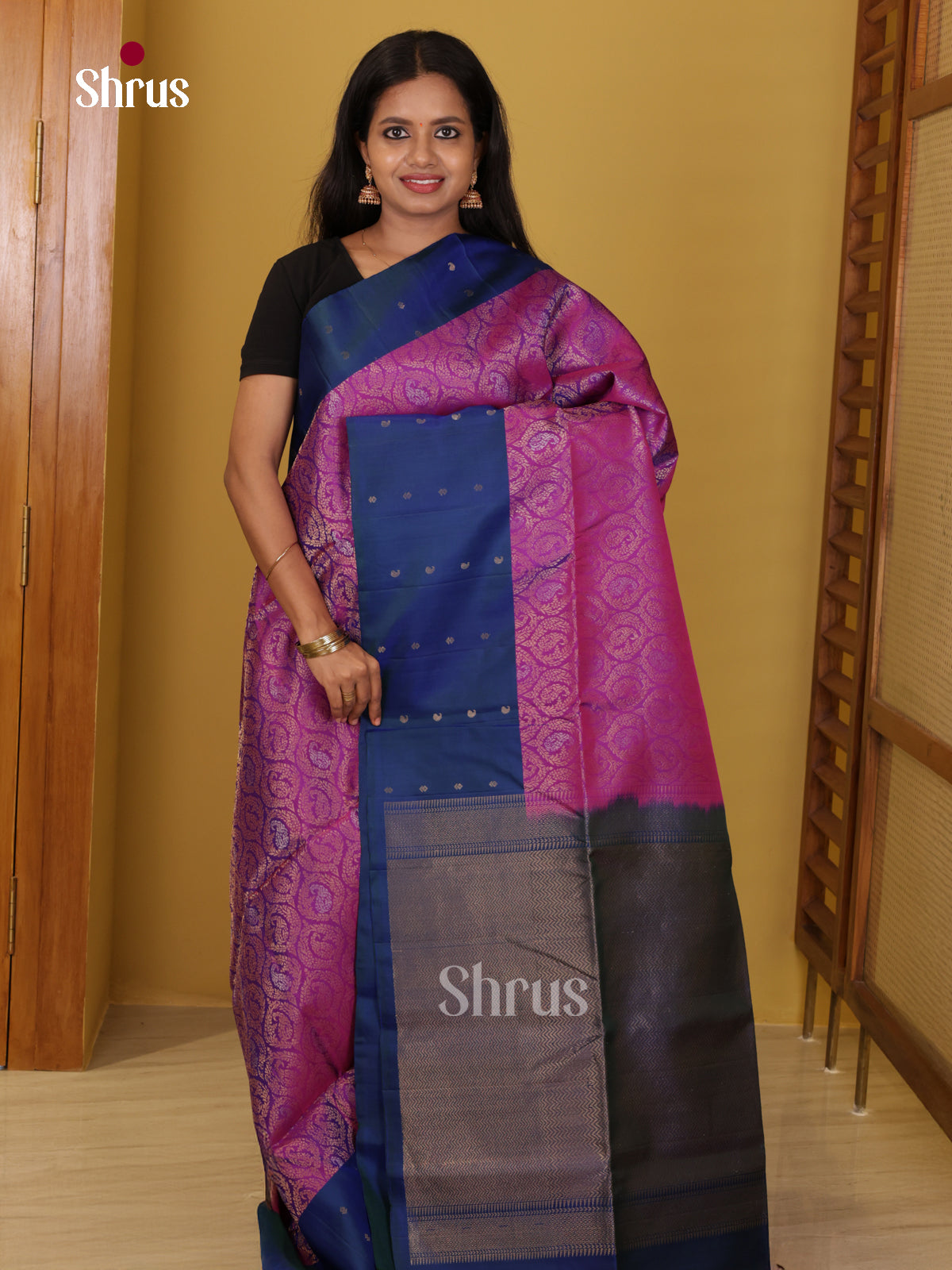 Buy Sophisticated Magenta Soft Silk Saree With Closely Woven Zari Paisley Motifs & Blue Pallu