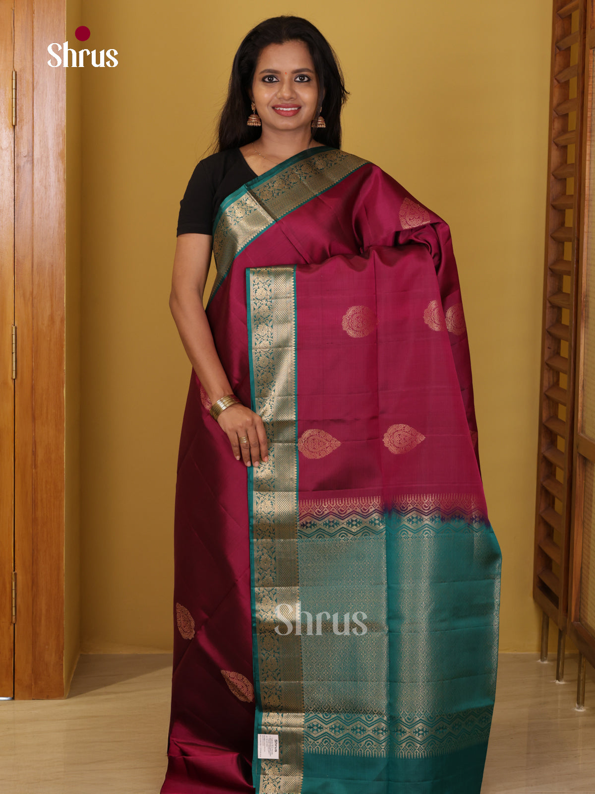 Buy Regal Magenta Soft Silk Saree With Leaf Motifs & Peacock Green Brocade Pallu