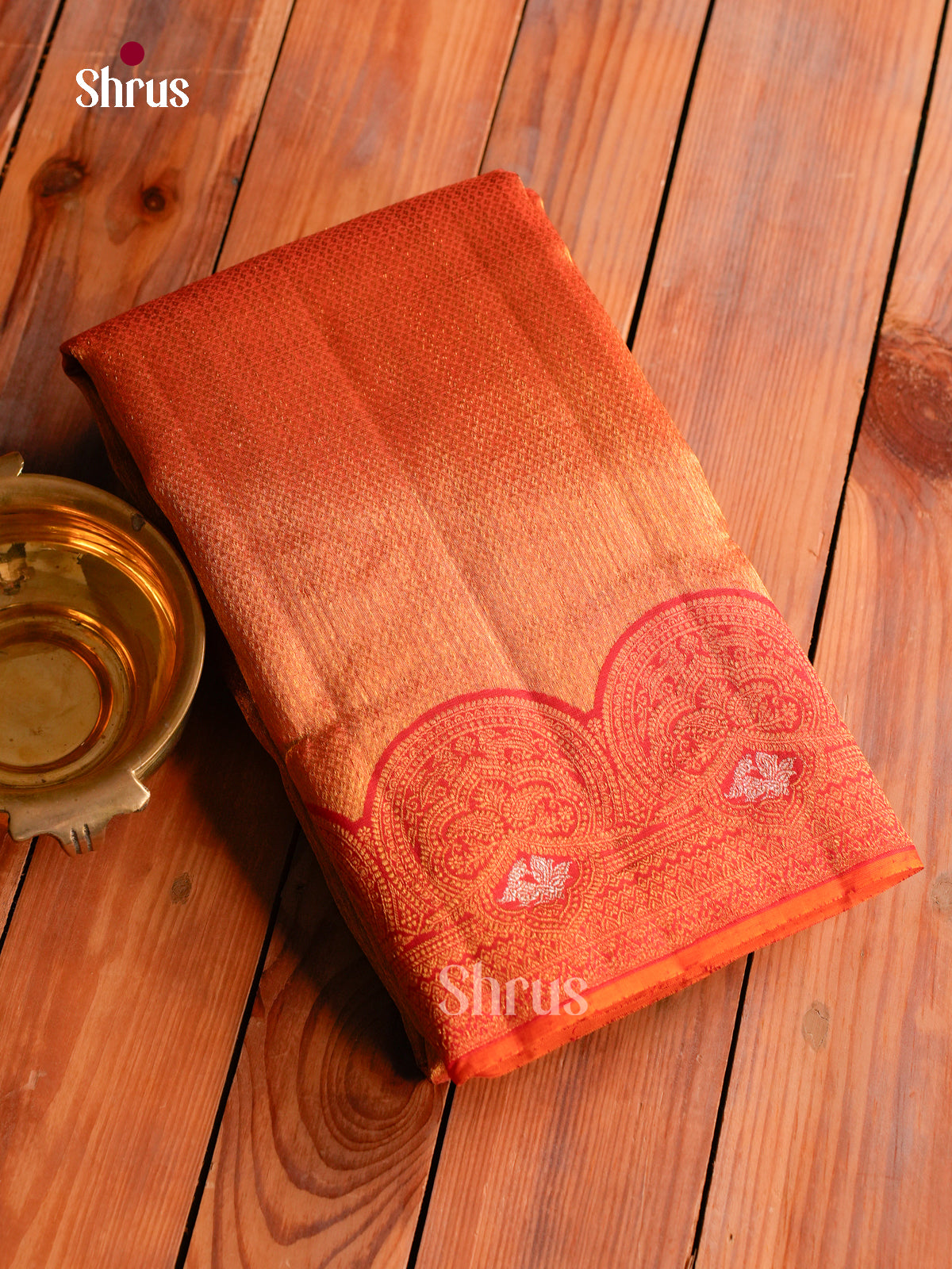 Magnificent Orange Kanchipuram Saree With Gold Tissue Pattern | Red Border With Scalloped Arches & Paisley Pattern