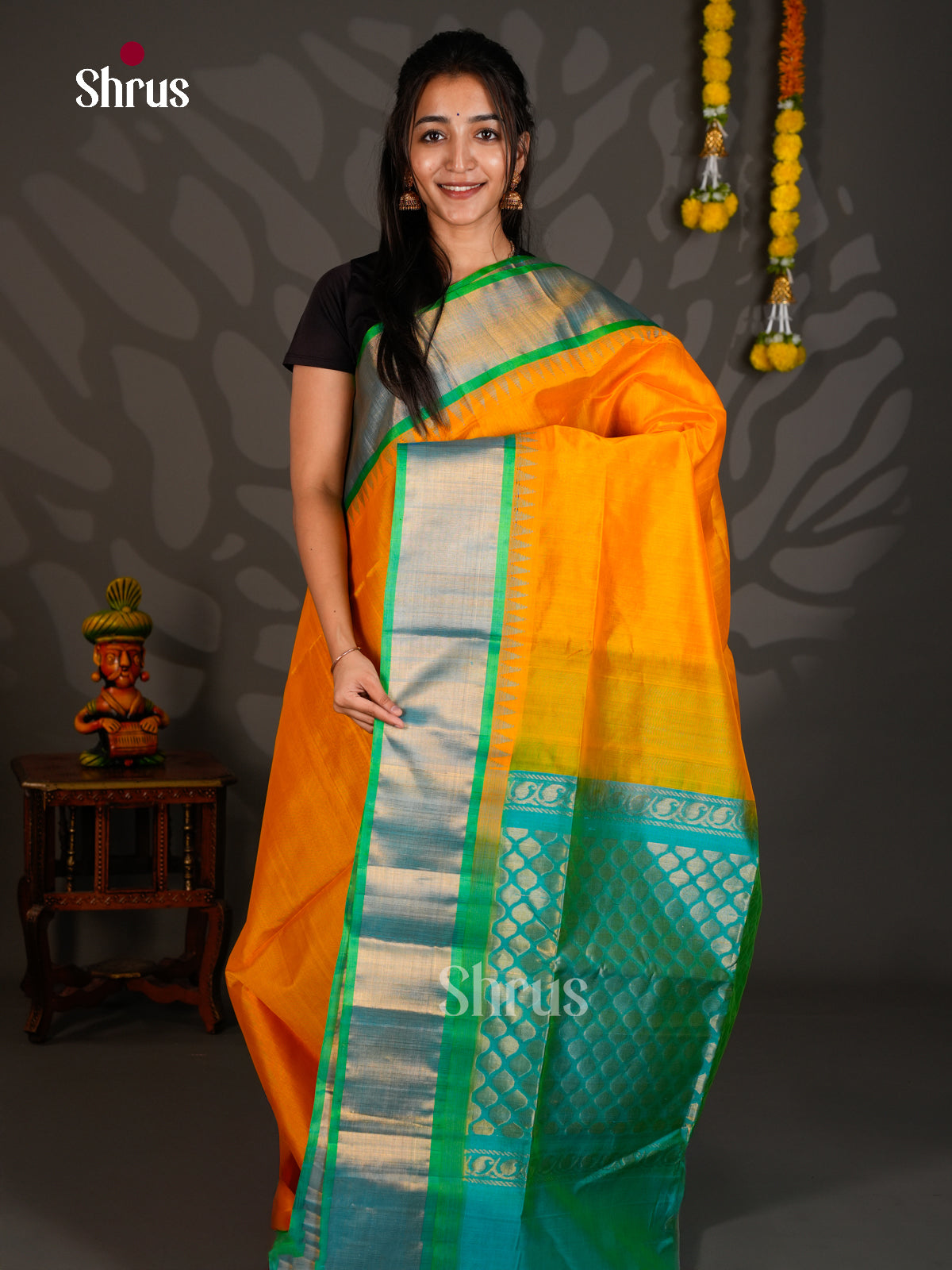 Buy Glorious Mambazha Yellow Silk Cotton Saree with Plain Body, Teal Green Temple Border & Pallu
