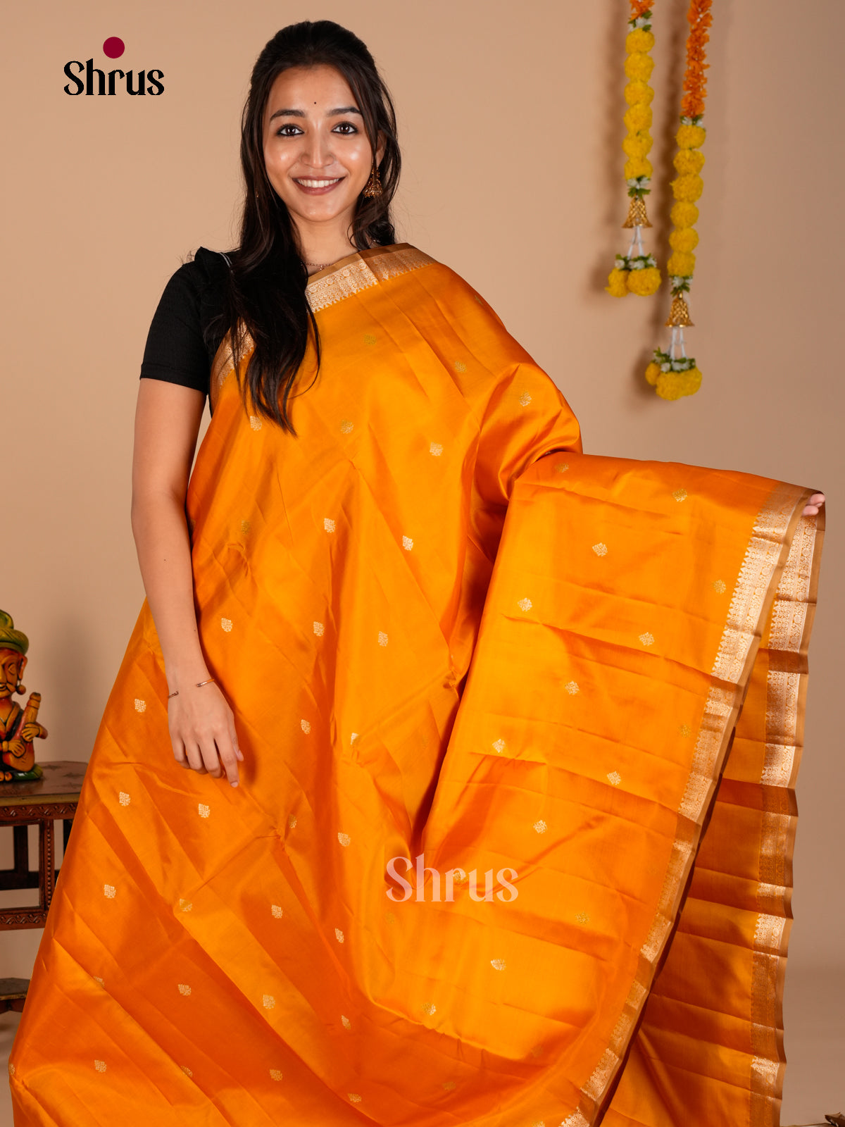 Buy Exquisite Mambhazha Yellow Kanchipuram Saree with Golden Buttas, Zari Border & Mustard Brocade Pallu