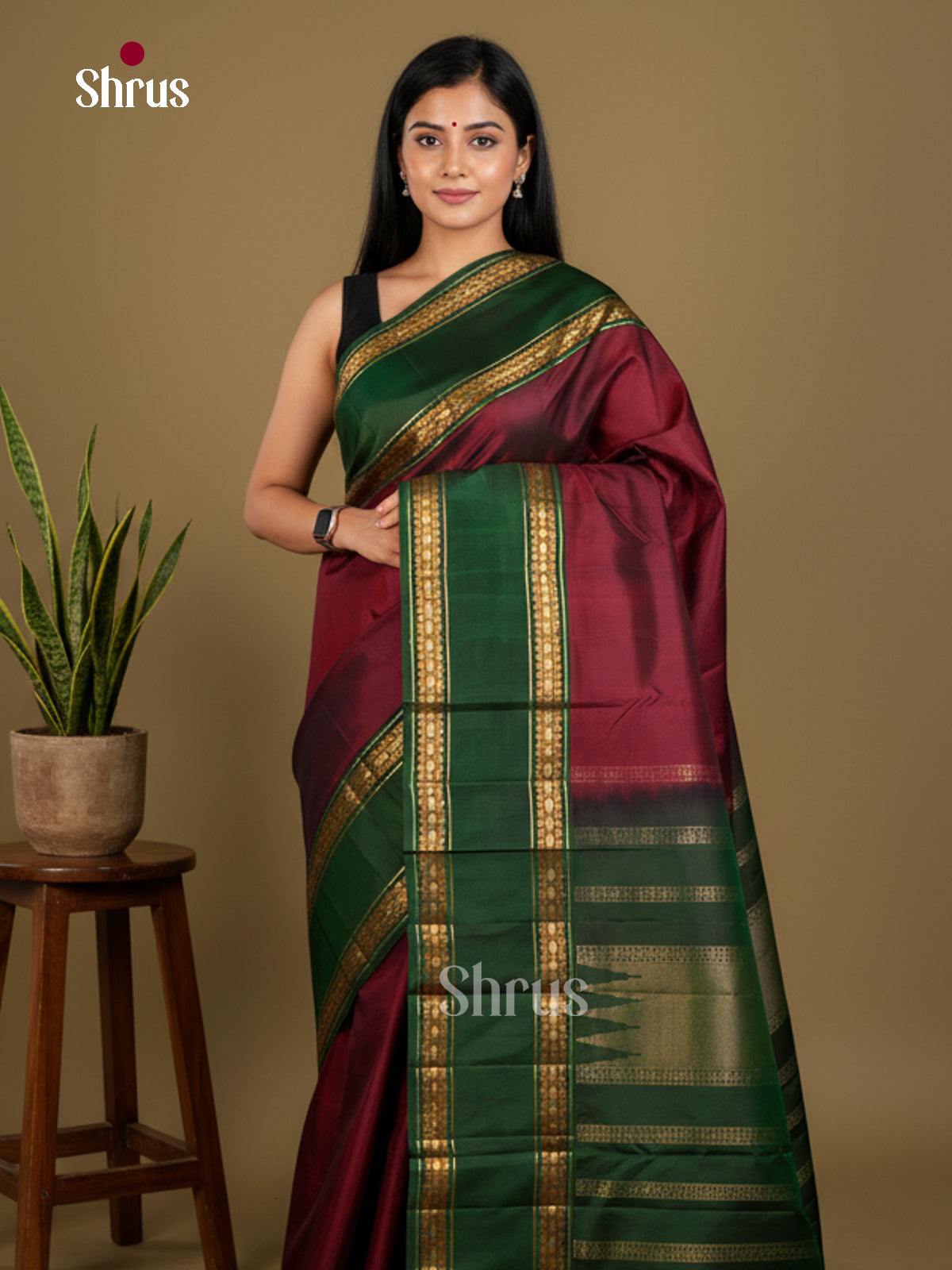 Buy Classy Maroon Kanchipuram Saree with Green Rettaipet Border & Zari Woven Pallu