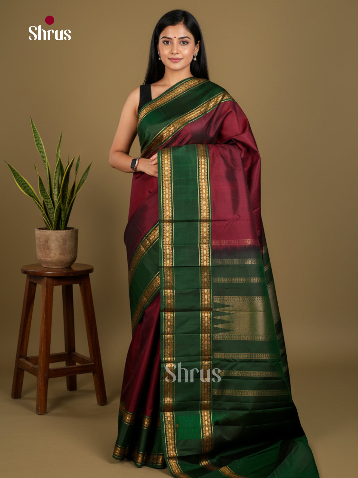 Buy Classy Maroon Kanchipuram Silk Saree with Green Rettaipet Border & Zari Woven Pallu