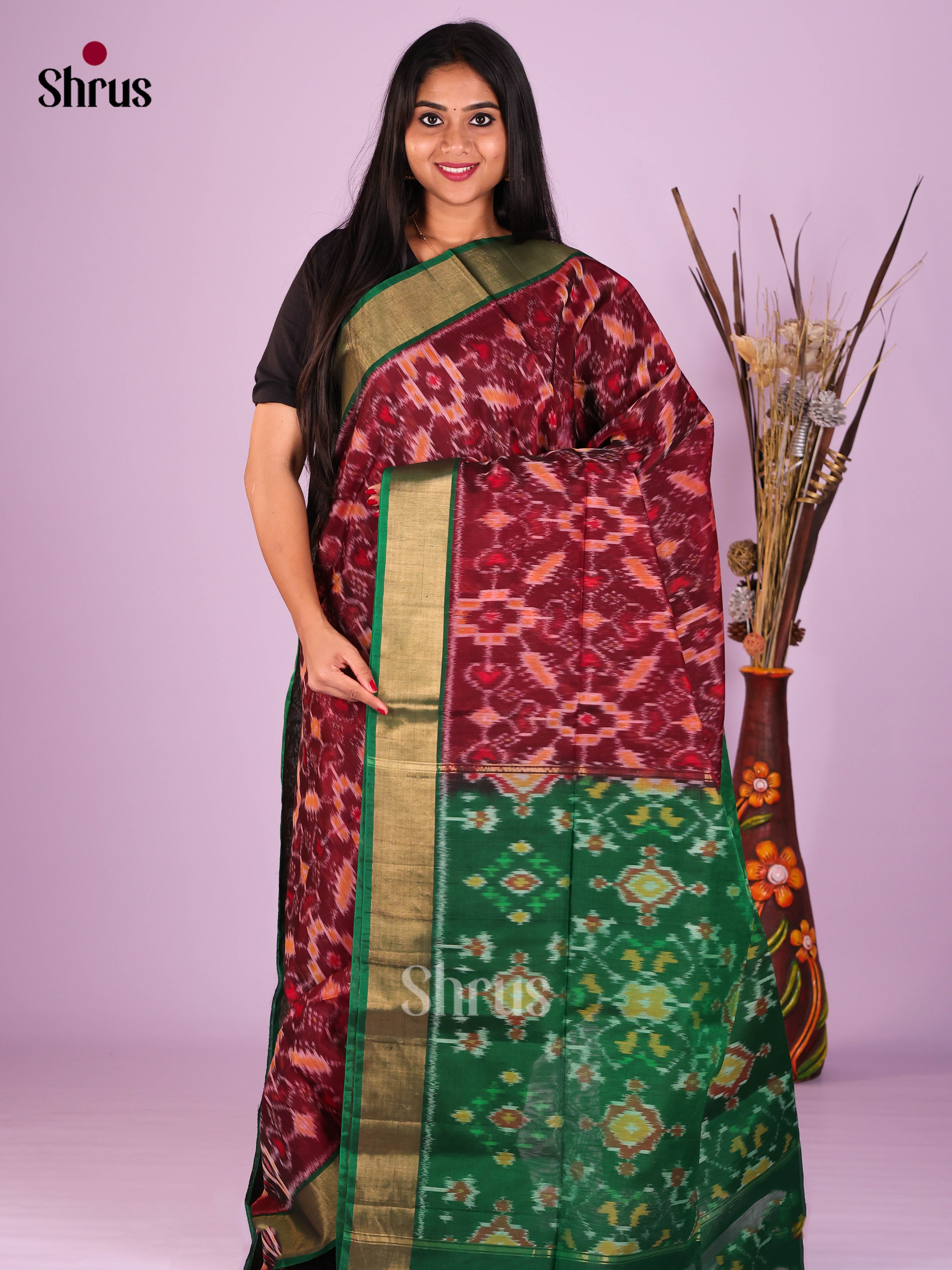 Buy Timeless Maroon Pochampally Ikkat Silk Cotton Saree With Green Kaddi Zari Border & Pallu