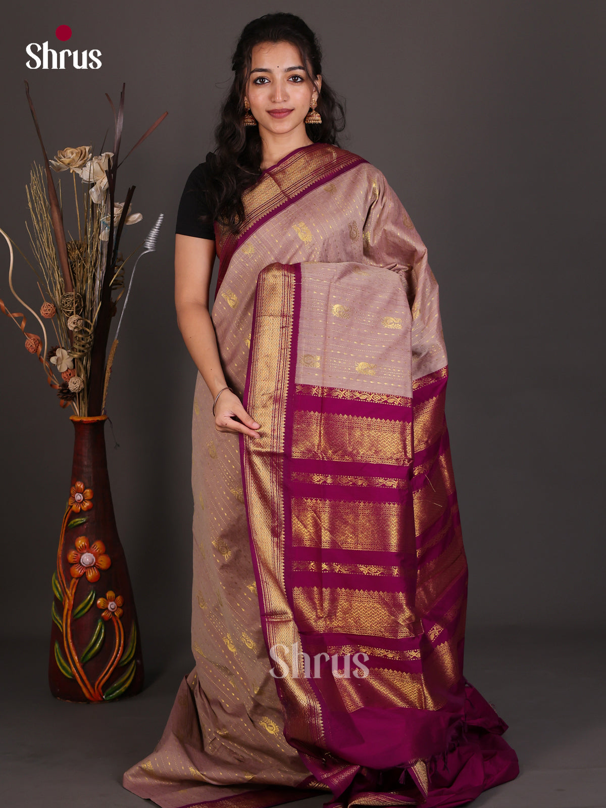 Pastel Mauve Kalyani Cotton Saree With Gold Lines, Buttas, Magenta Border & Traditional Pallu