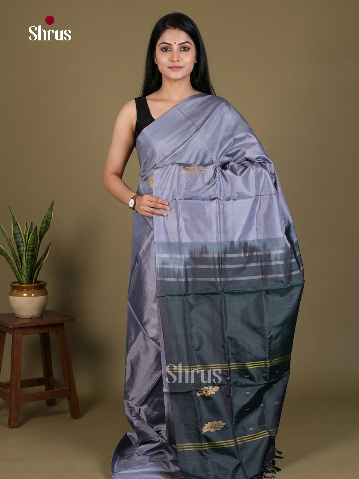 Buy Stunning Metallic Grey Banana Pith Saree With Gold Zari Woven Floral Motifs & Charcoal Grey Pallu