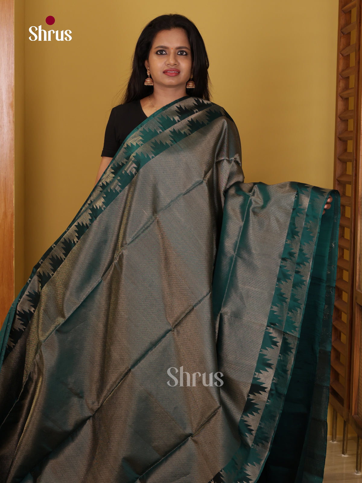 Buy Shimmery Metallic Grey Pure Soft Silk Saree With Subtle Zari Weaves & Thazhampoo Border